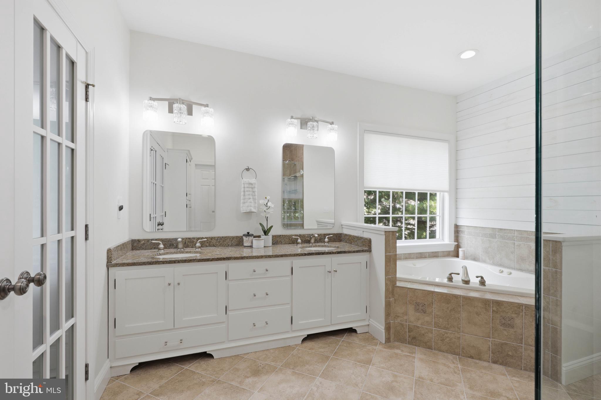 LAUREL POND - Residential