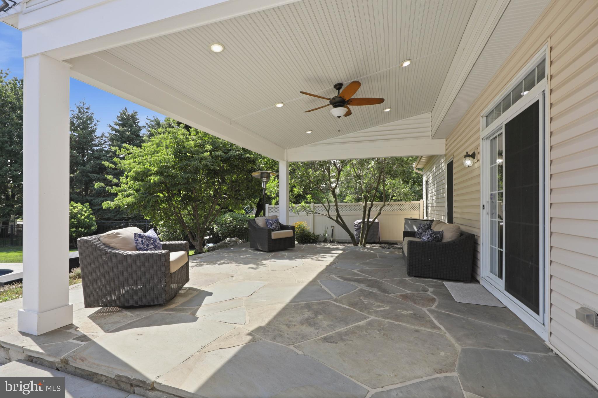 LAUREL POND - Residential