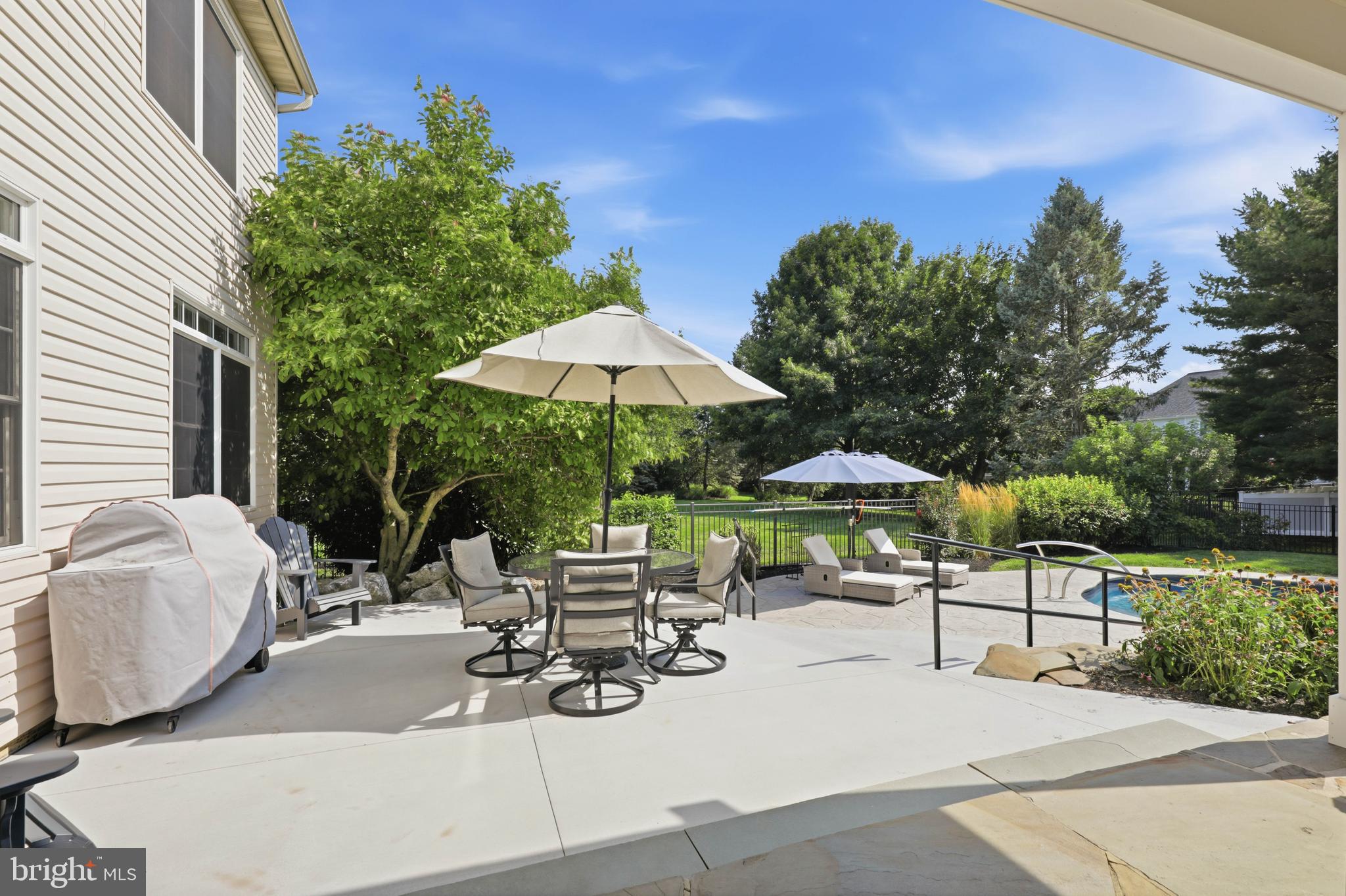 LAUREL POND - Residential