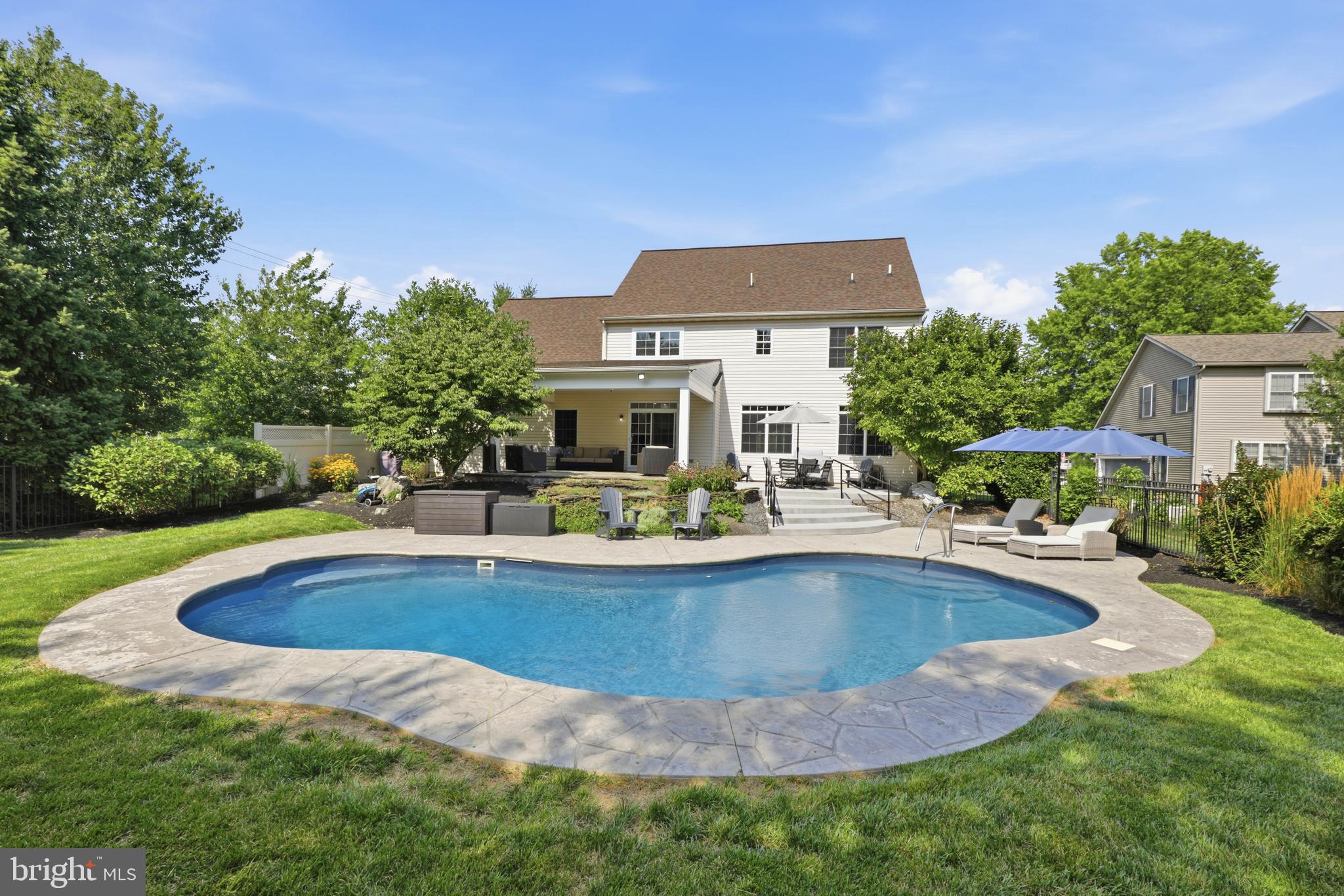 LAUREL POND - Residential