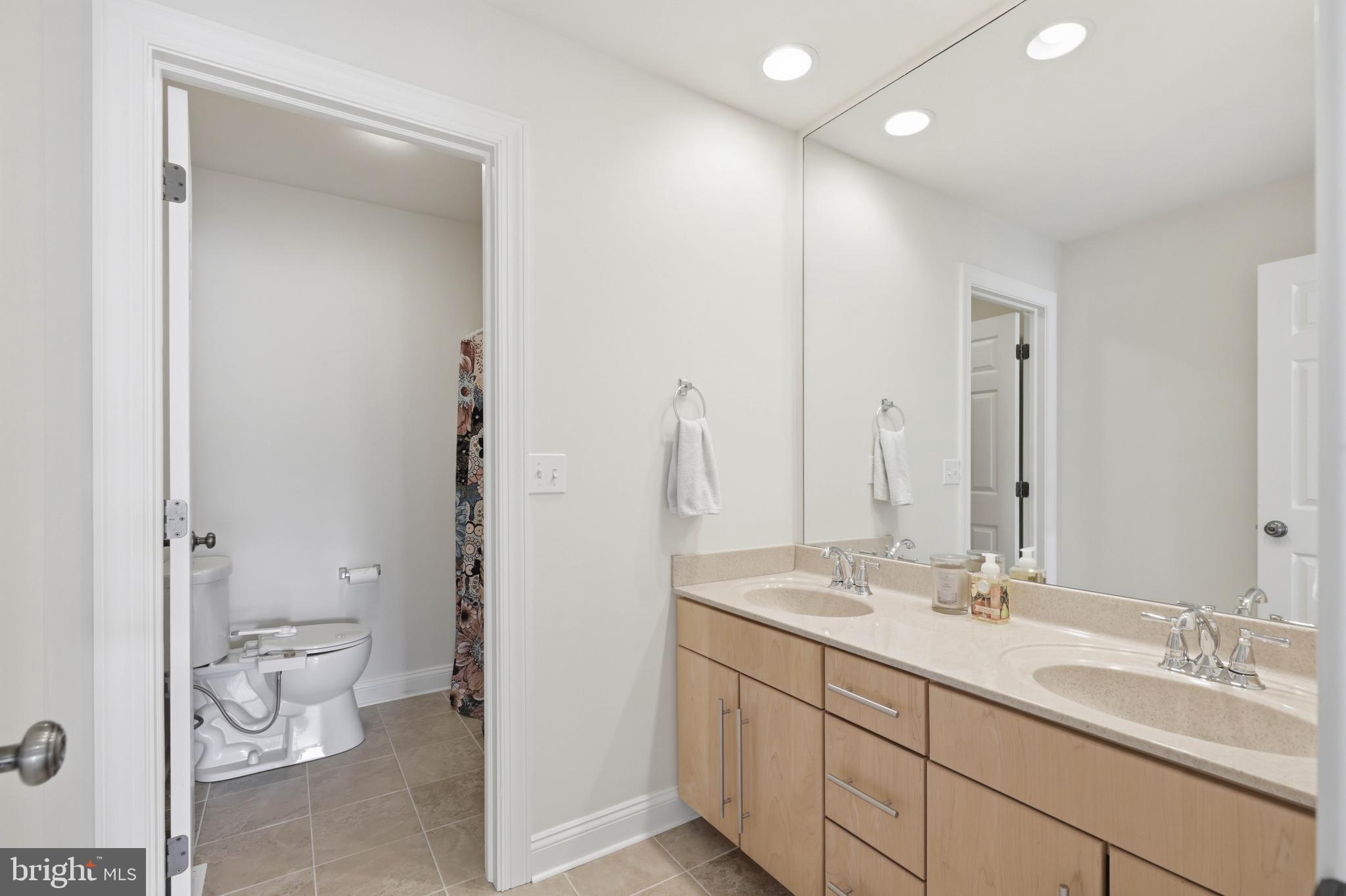 LAUREL POND - Residential