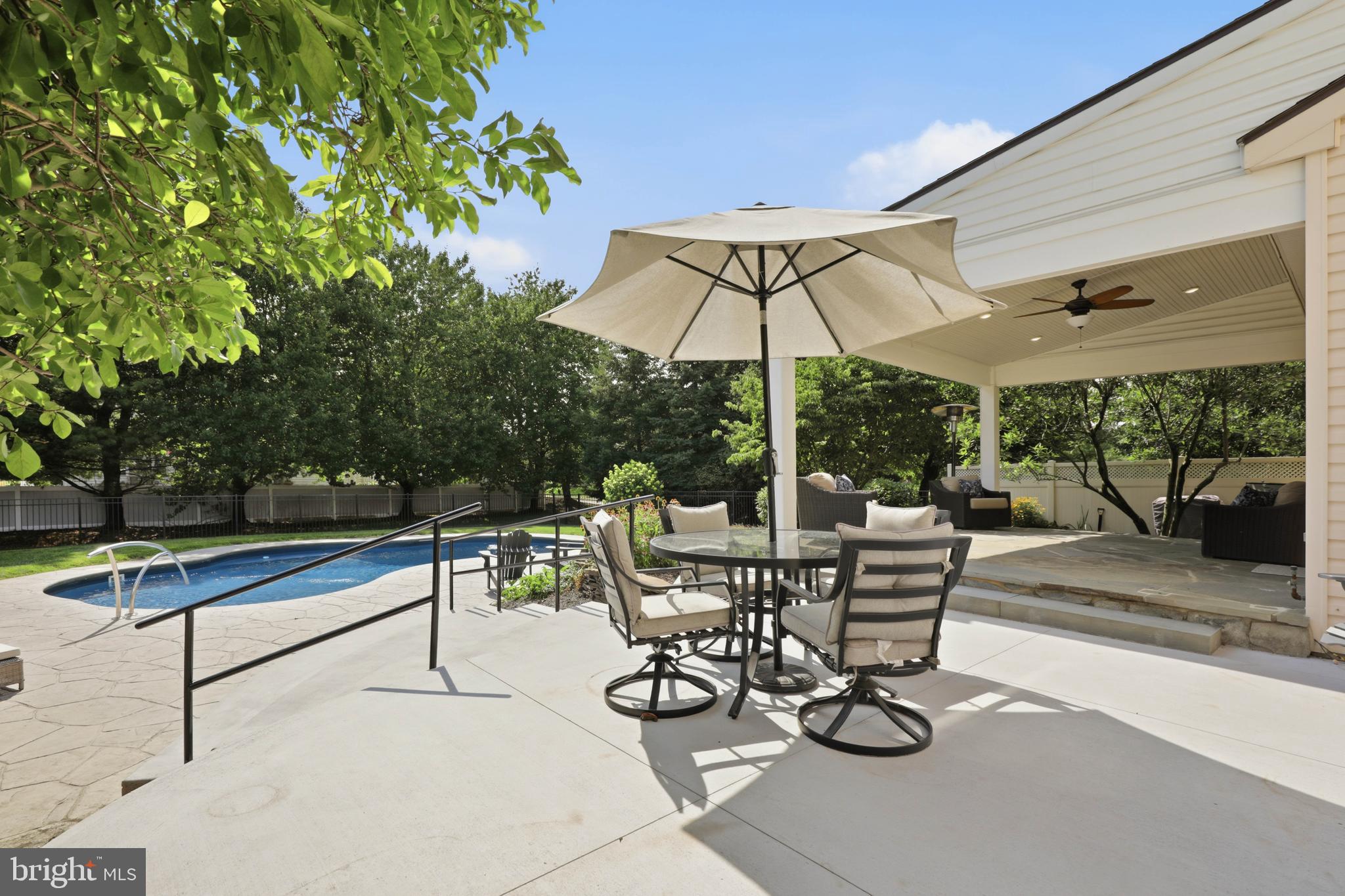 LAUREL POND - Residential