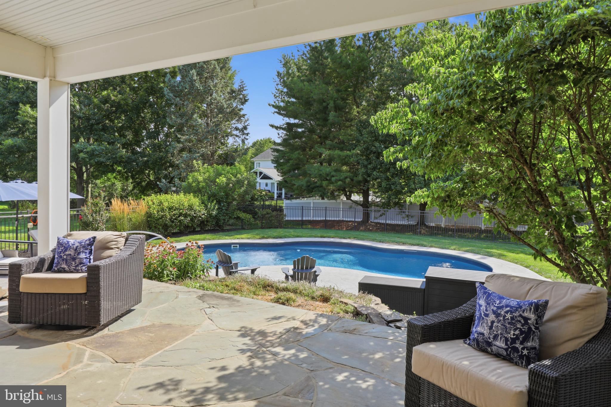 LAUREL POND - Residential