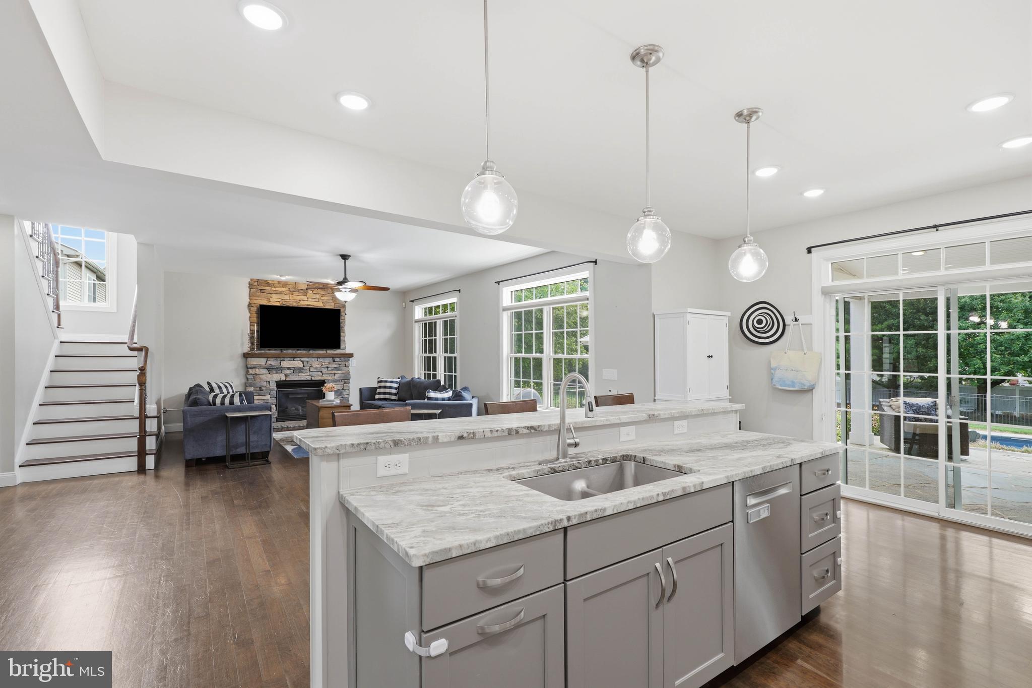 LAUREL POND - Residential