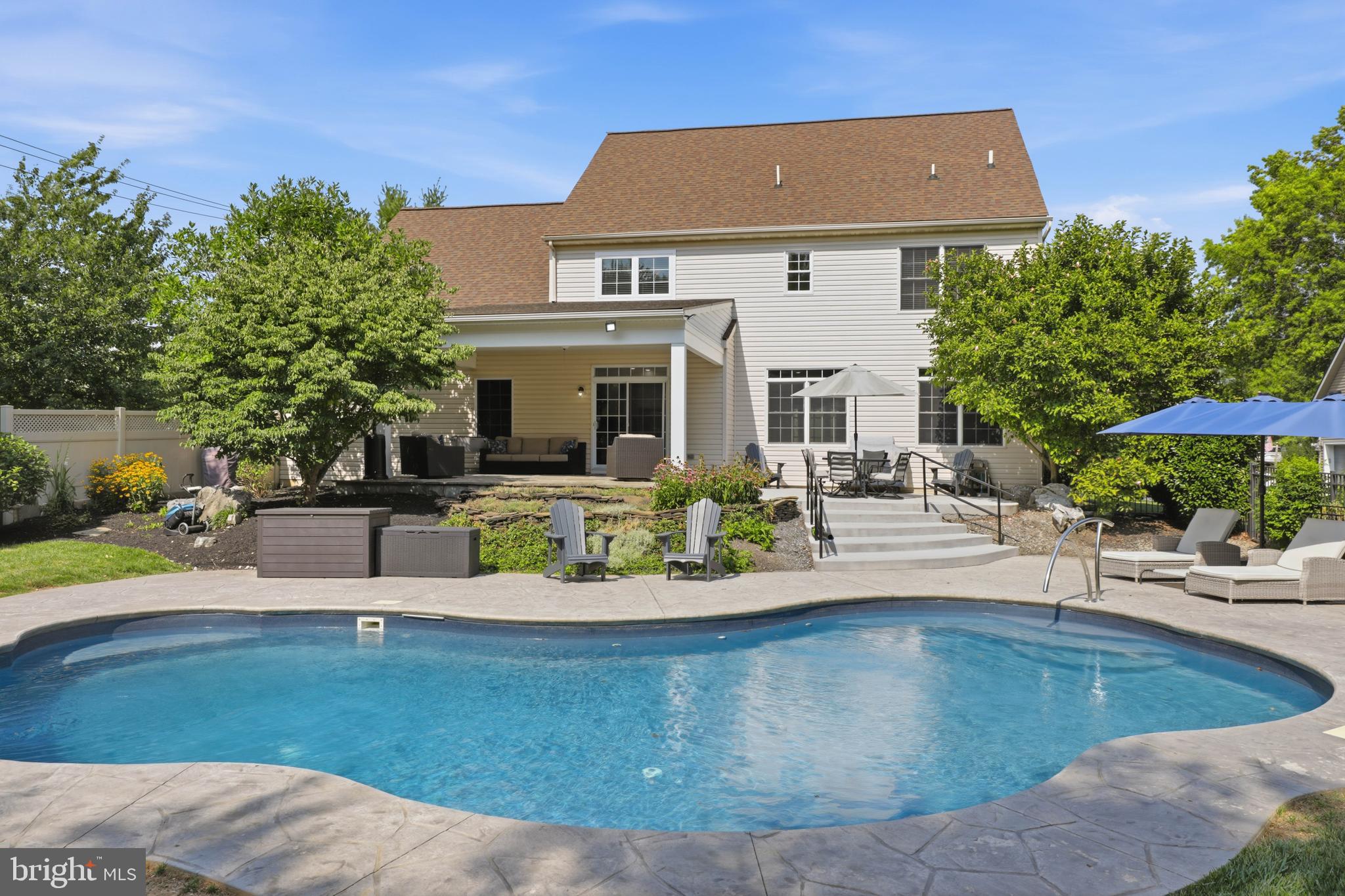 LAUREL POND - Residential