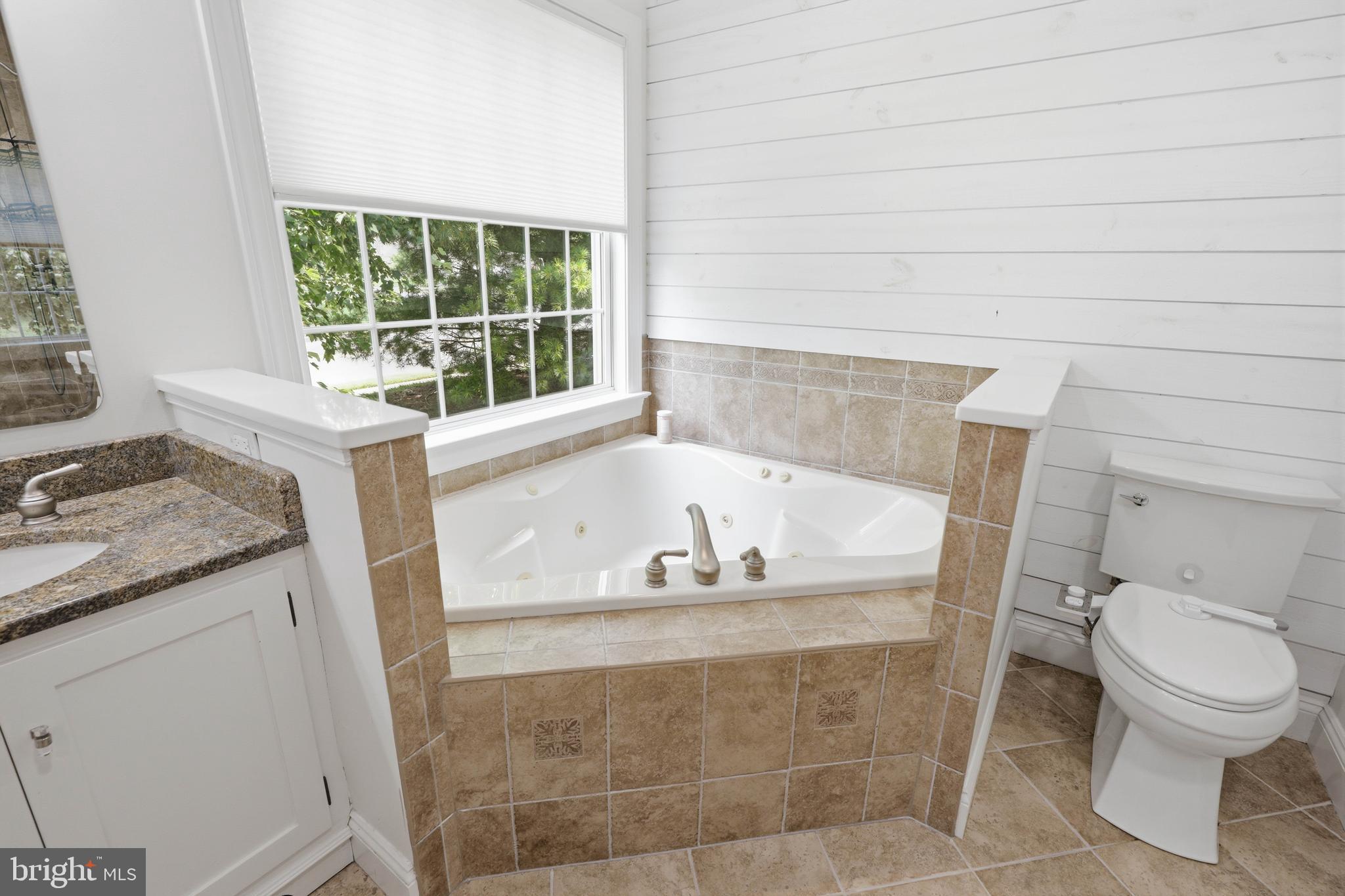 LAUREL POND - Residential