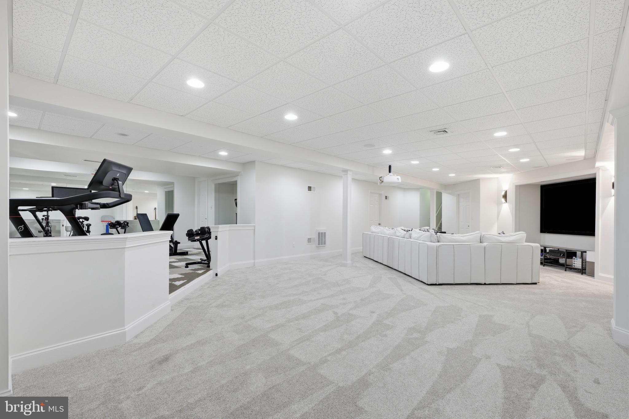 LAUREL POND - Residential