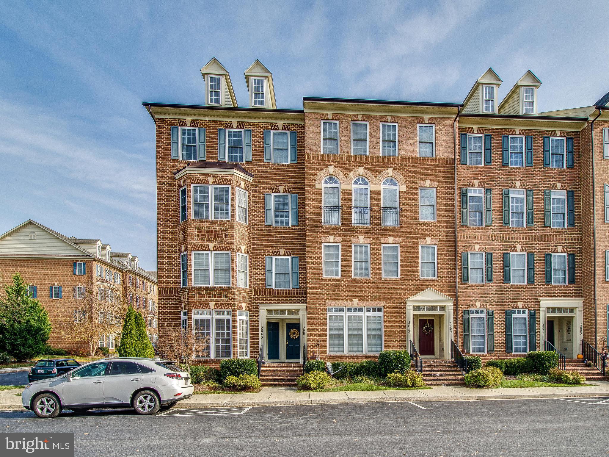 STUNNING! RARELY AVAILABLE, SUNNY END-UNIT CONDO- INCREDIBLE VIEW, AMPLE PARKING. LOADED WITH UPGRADES & FEATURES!! ONE LOOK & U'LL SEE WHY HEAD & SHOULDERS ABOVE OTHERS. BOASTING NEW HRDWD FLRS THROUGHOUT, WINDOW TREATMENTS; SPACIOUS KITCHEN, TILED, GRANITE COUNTER TOPS, CHERRY CABINETS, SS APPLIANCES, EXPANSIVE MASTER SUITE-MARBLE TILE BATH. CAMERA, INTERCOM, & SPEAKER SYSTEMS. MUCH MORE