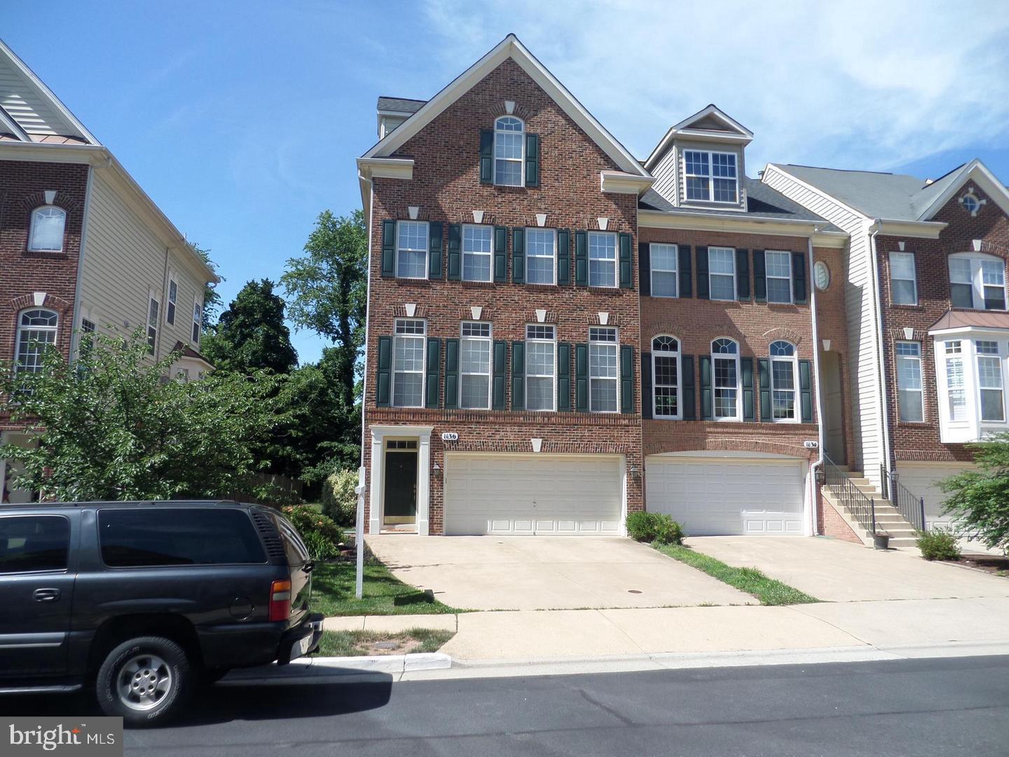 *** LUXURY END TOWNHOUSE? THIS IS IT! ONE OF THE LARGEST THS IN EDWARD'S LANDING. ALMOST 3,000 SQ FT ON 4 FLRS. FEATURING 4 LRG BR, 4.5 BA, 2 CAR GARAGE, WIRED THROUGHOUT FOR HIGH SPEED INTERNET, CABLE & LAN, WIRED FOR CEILING FANS, 2 STORY FOYER. THE TOP FLOOR NOT ONLY HAS A BEDROOM & BATHROOM BUT ALSO IT'S OWN DEN ***