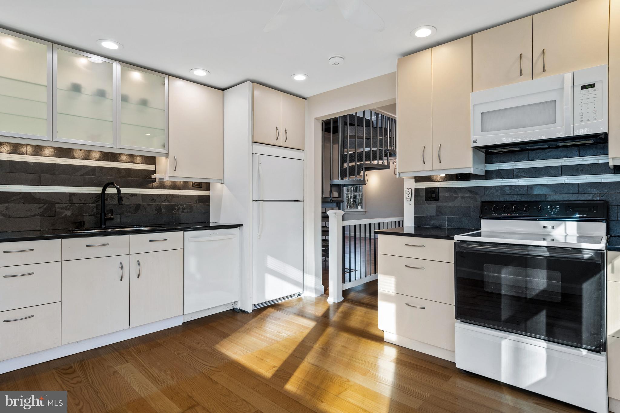 CHESAPEAKE LANDING - Residential