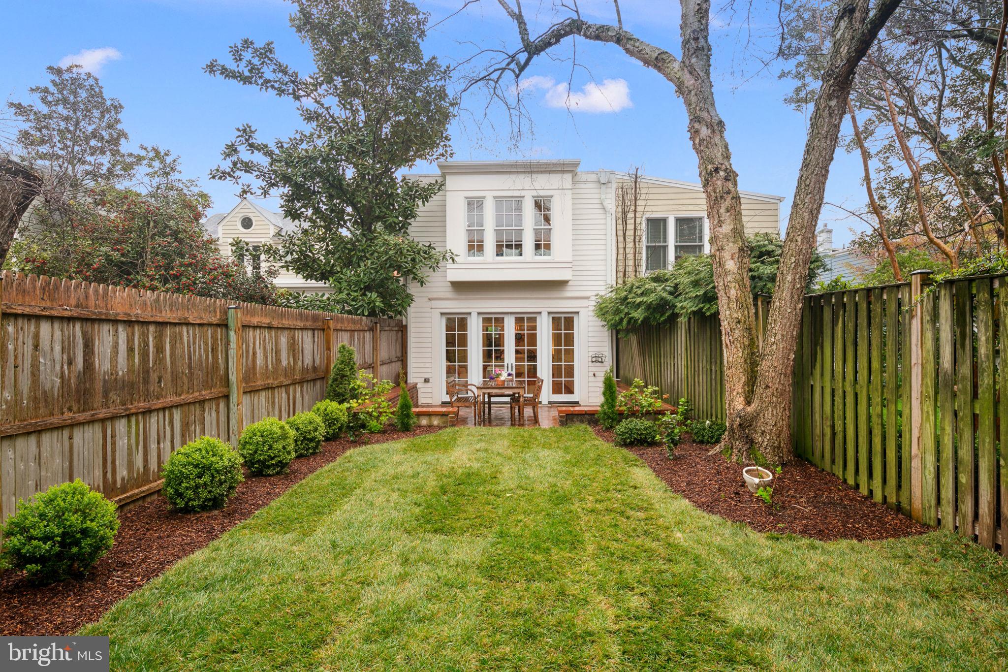 OLD TOWN ALEXANDRIA - Residential