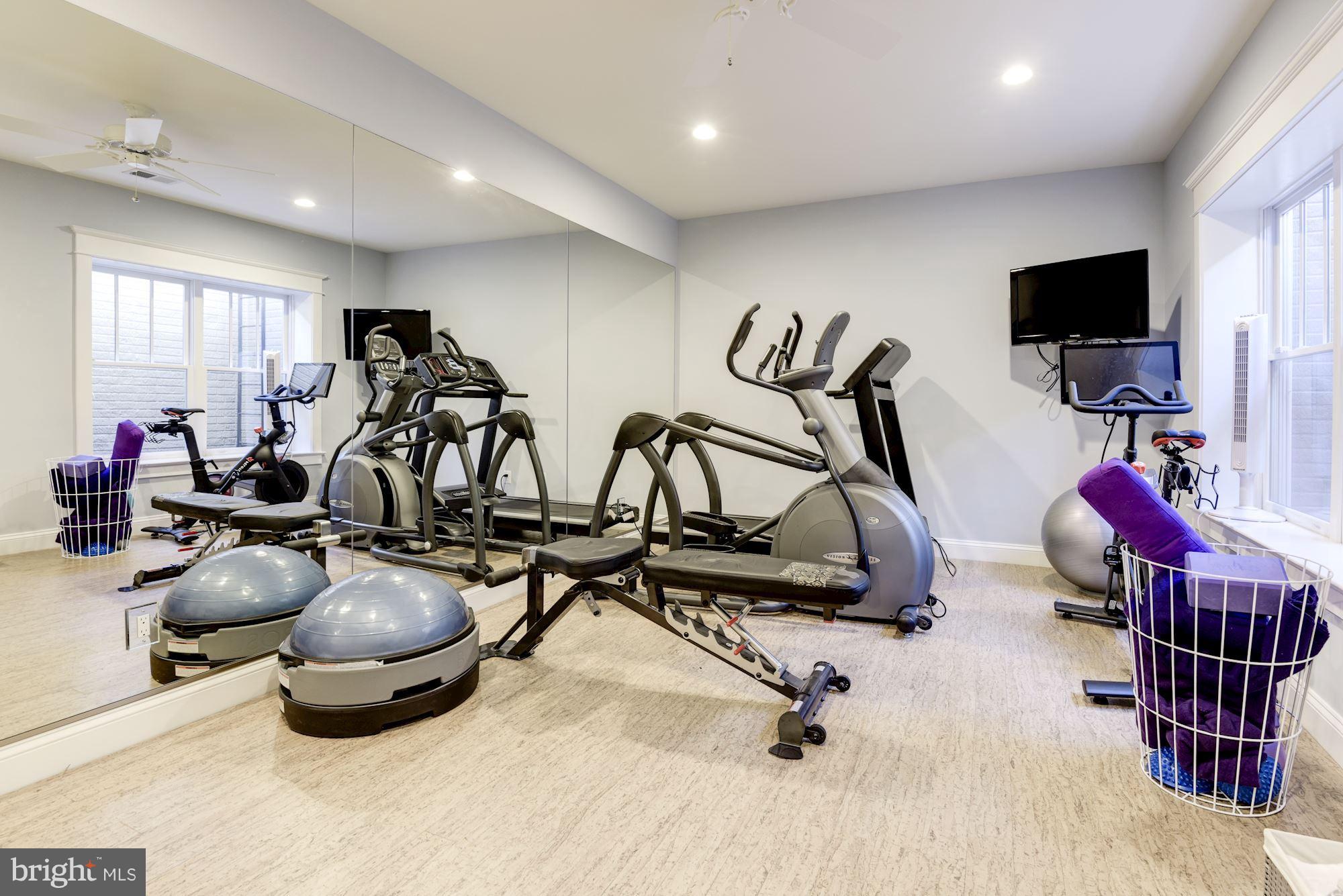 BROYHILL HILLS - Residential
