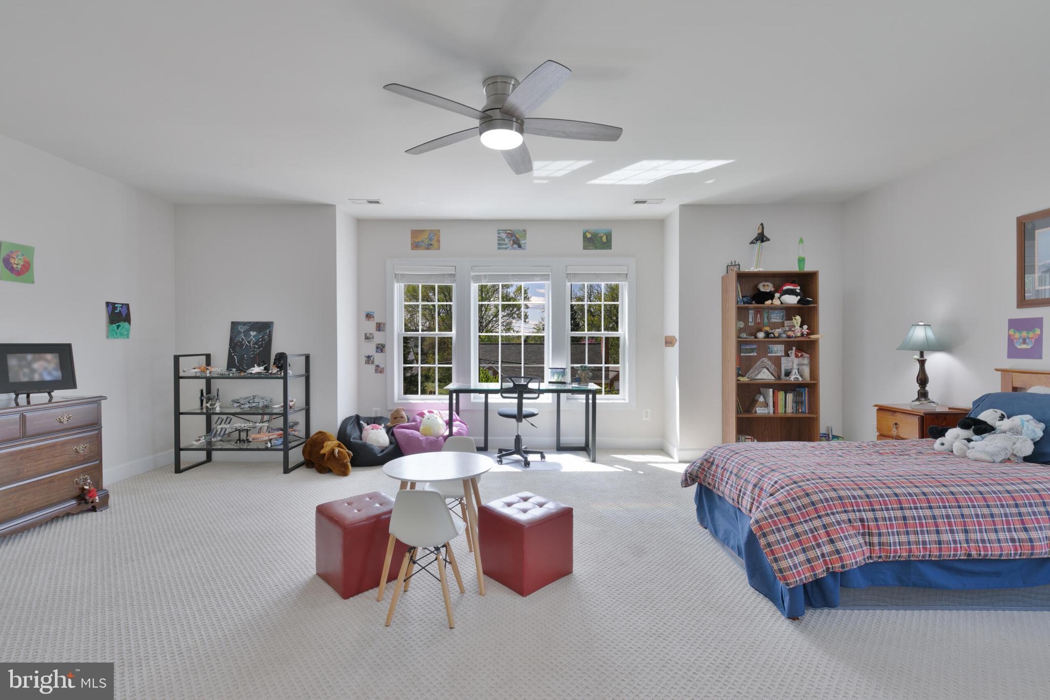 OVER LEE KNOLLS - Residential