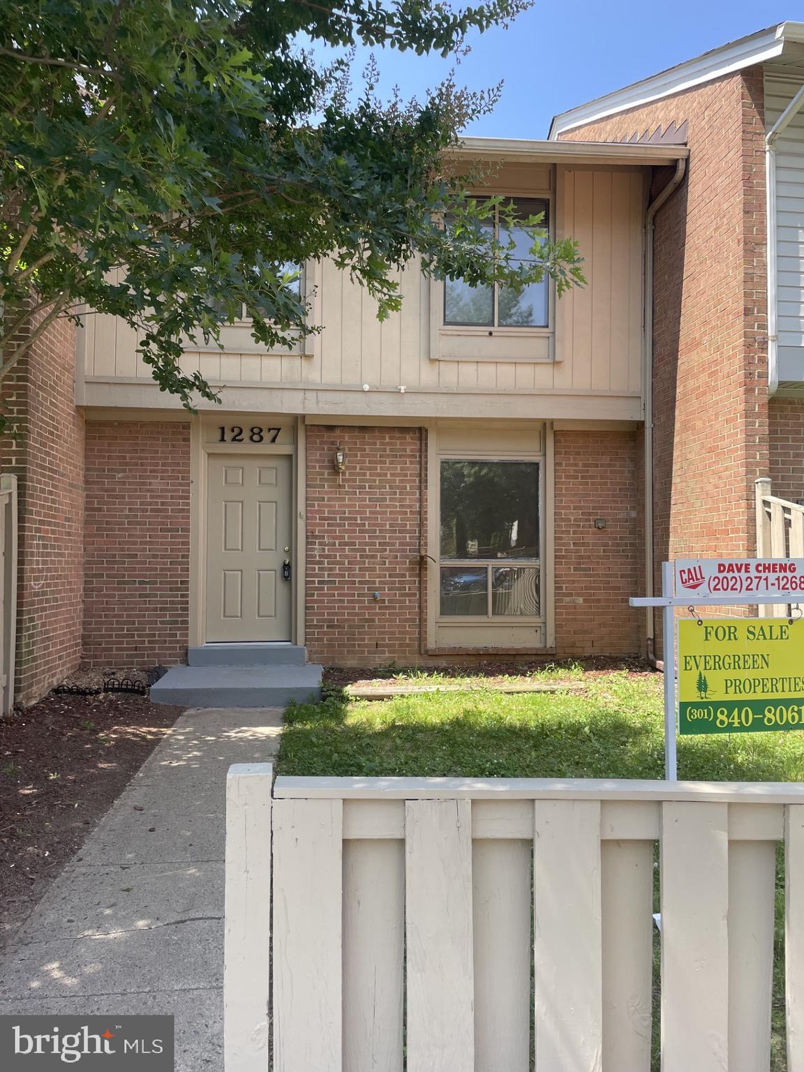 Welcome to 1287 Springtide Pl, Herndon.  Recent update Town Home Roof,  HAVC,   kitchen and bathroom in 2023.  Floor patio door 2026. water heater 2024 ...  convenience location near shopping dining Parks and commuter routes. Move in ready.  Thank you !