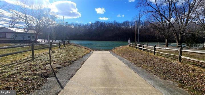 RIVER BEND - Land