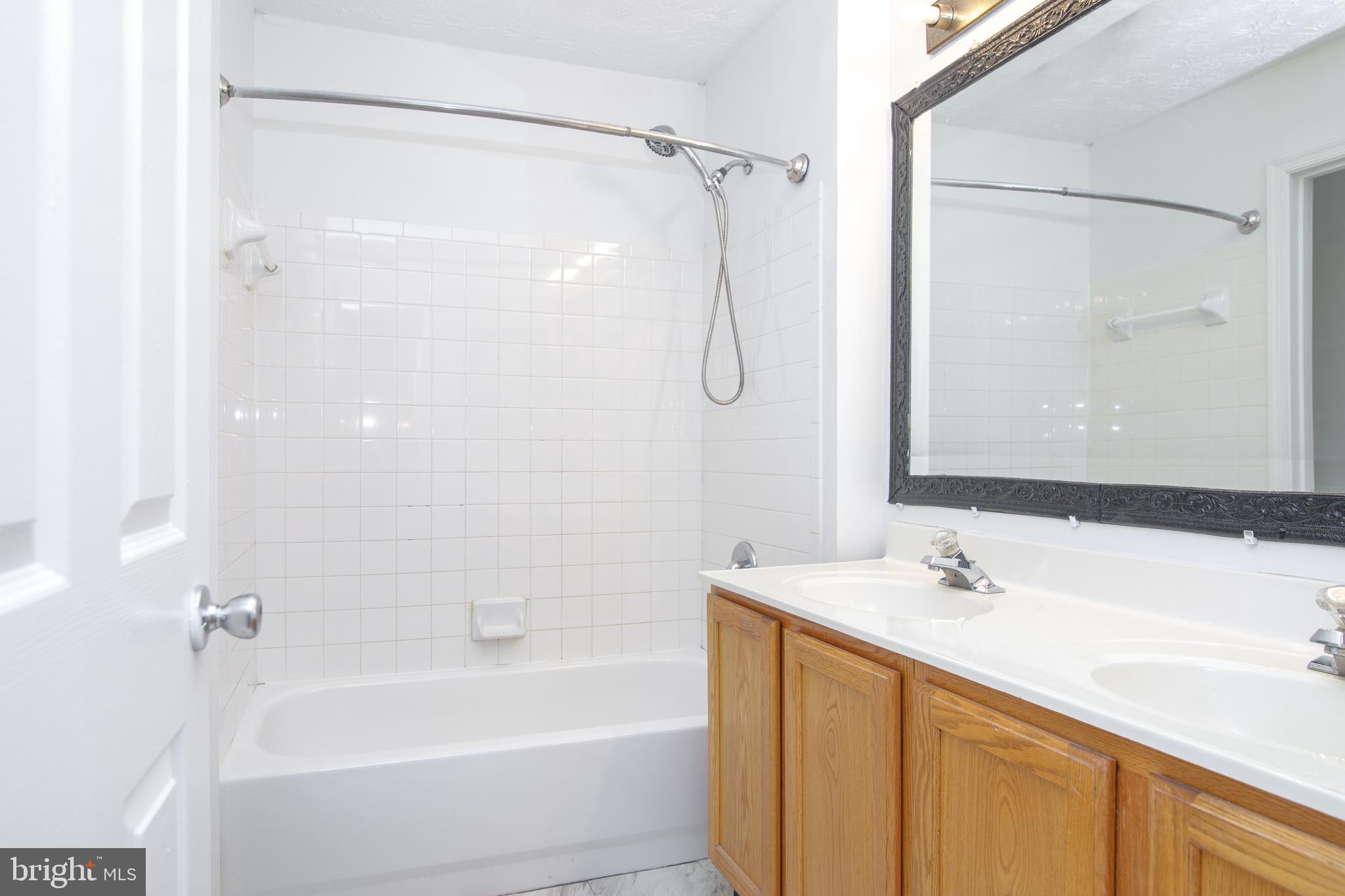 BUTTONWOODS - Residential