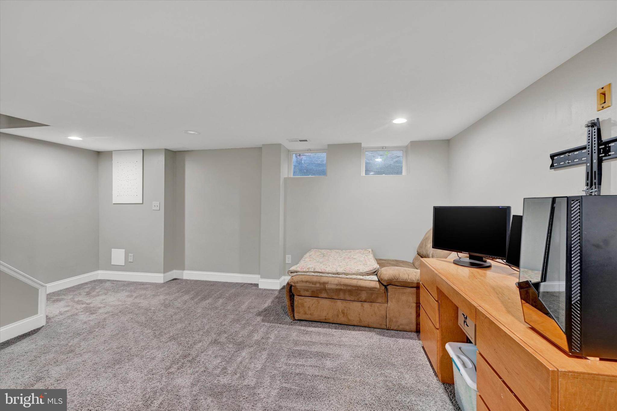 CHINQUAPIN PARK - Residential