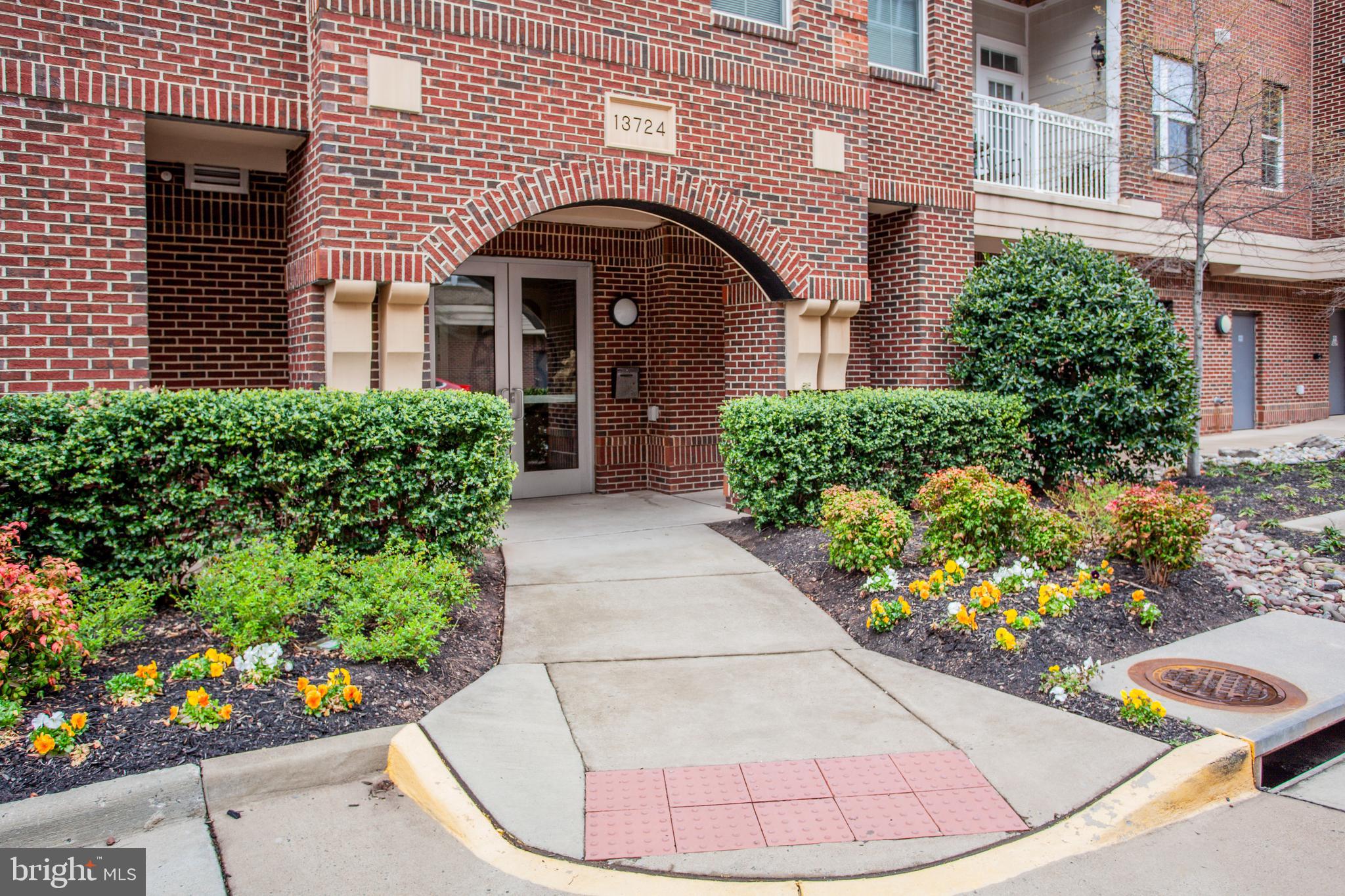 DISCOVERY SQUARE - Residential Lease