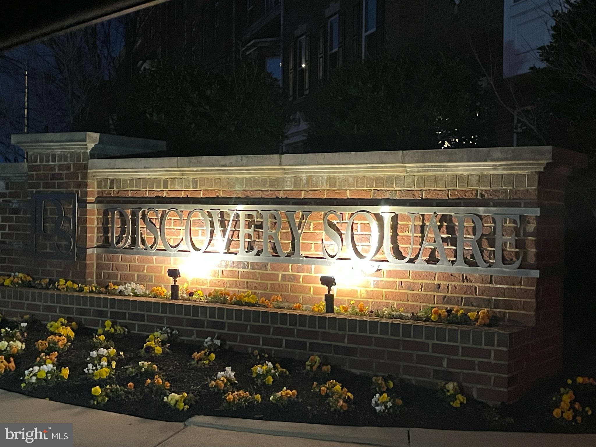 DISCOVERY SQUARE - Residential Lease
