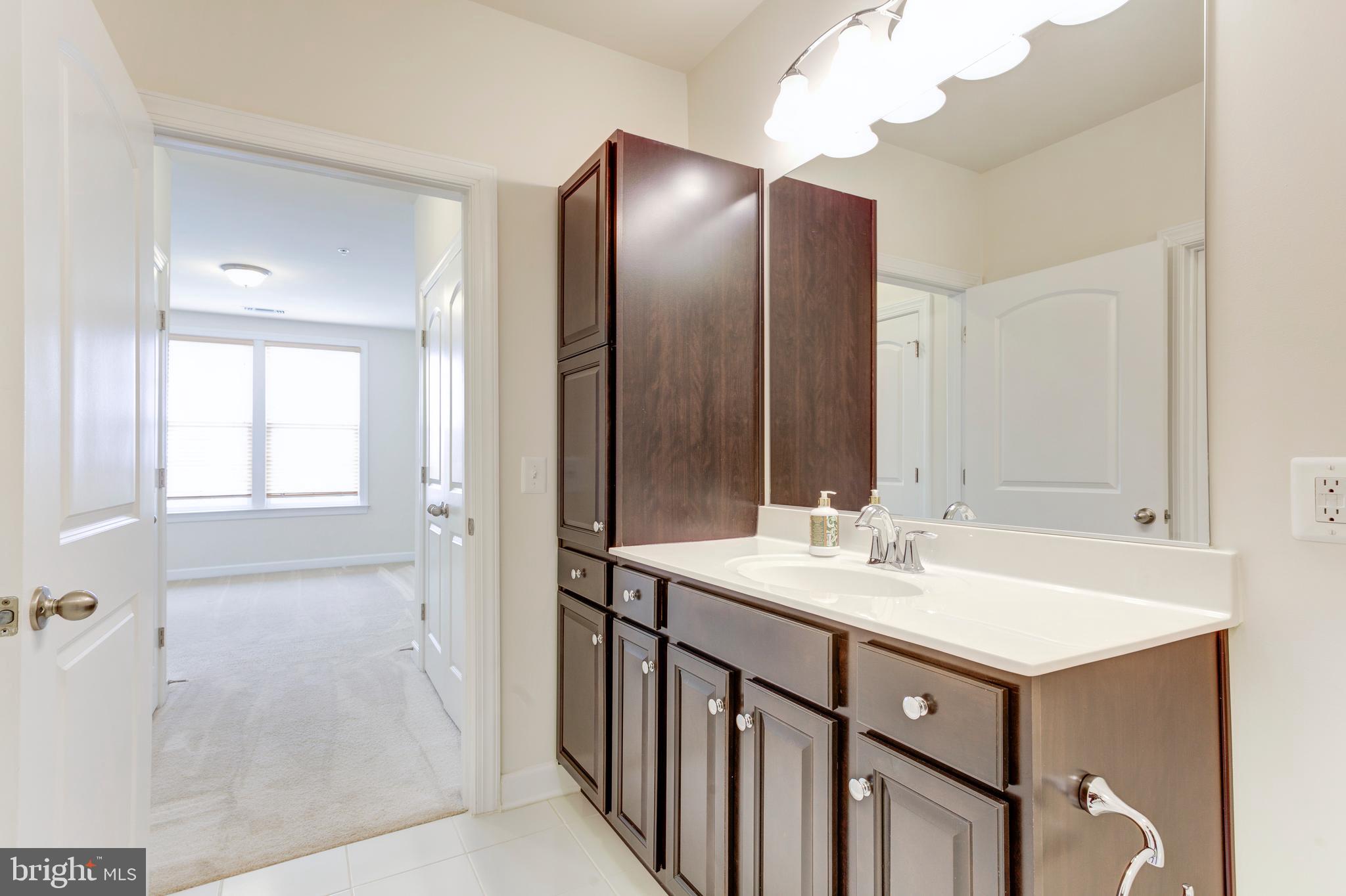 DISCOVERY SQUARE - Residential Lease