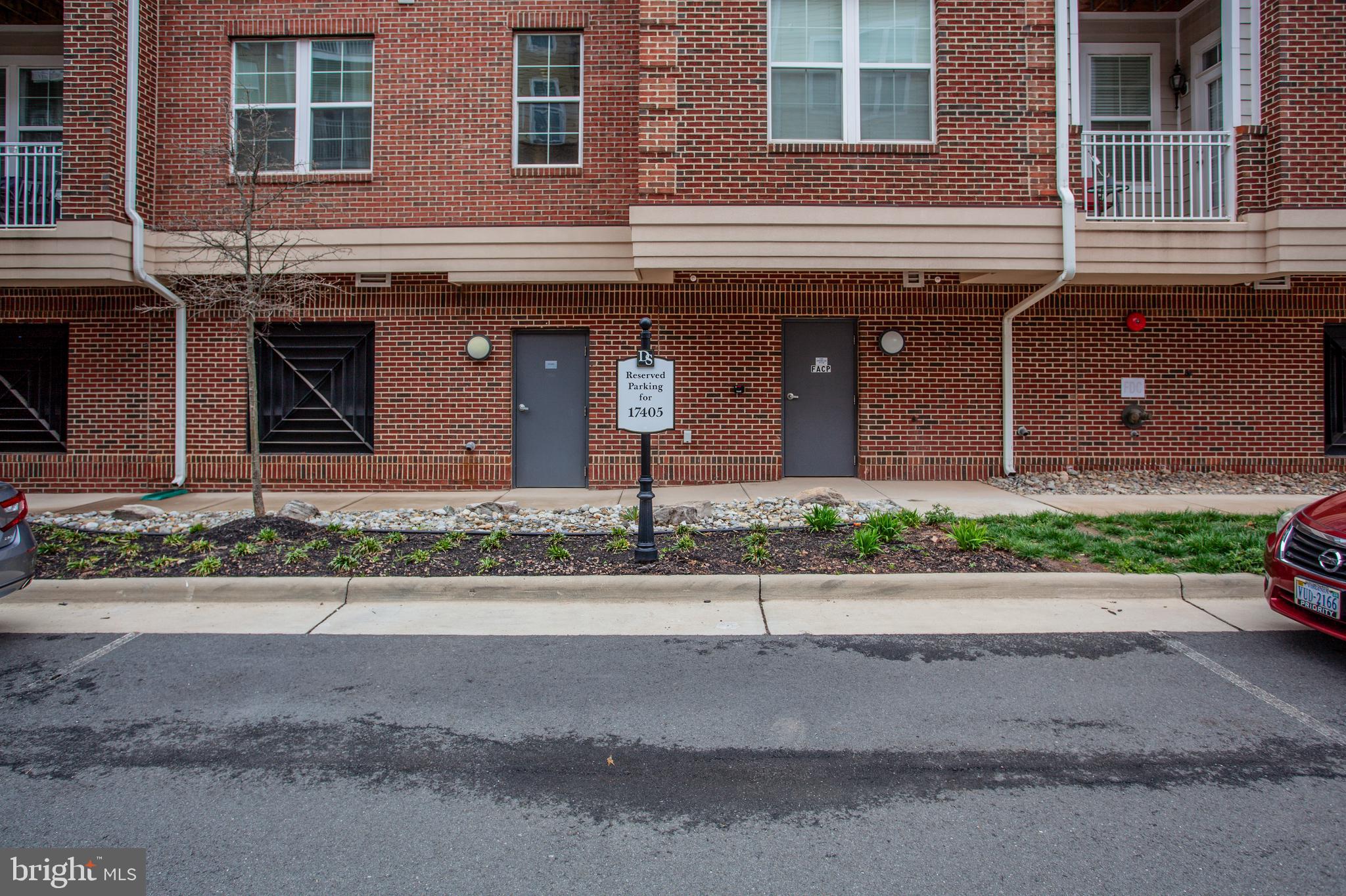 DISCOVERY SQUARE - Residential Lease