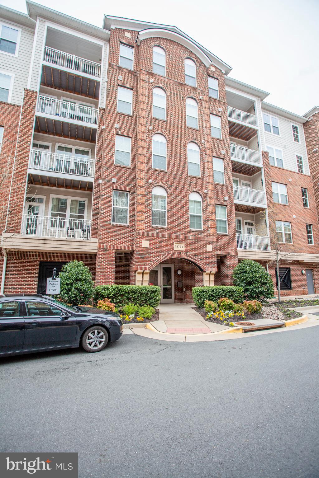 DISCOVERY SQUARE - Residential Lease