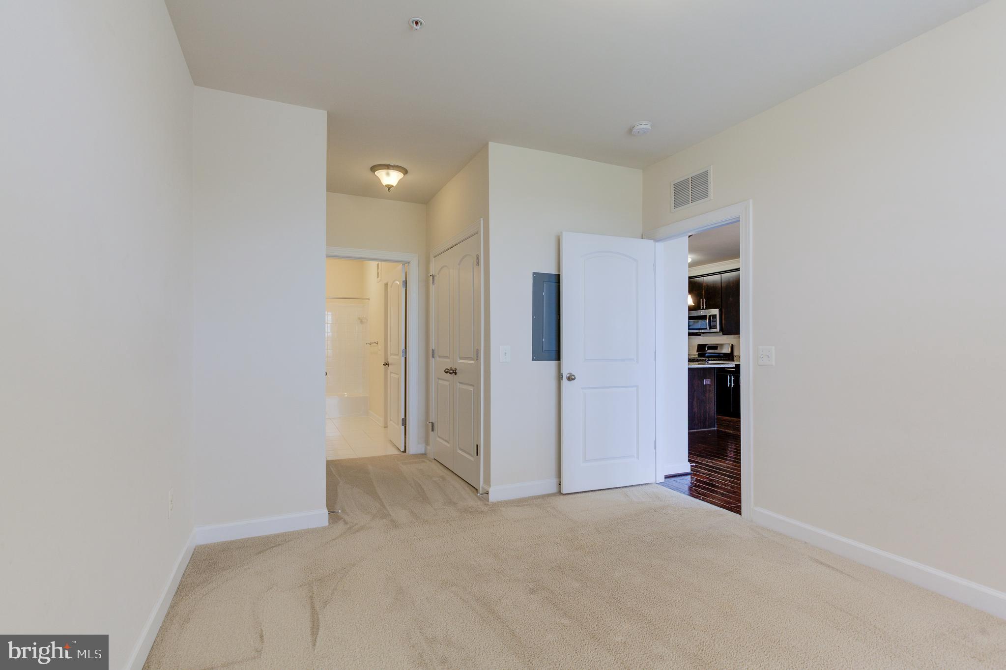 DISCOVERY SQUARE - Residential Lease