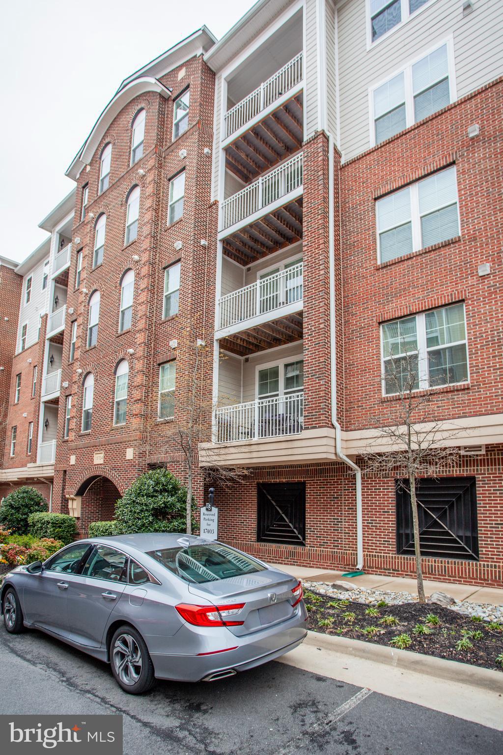 DISCOVERY SQUARE - Residential Lease