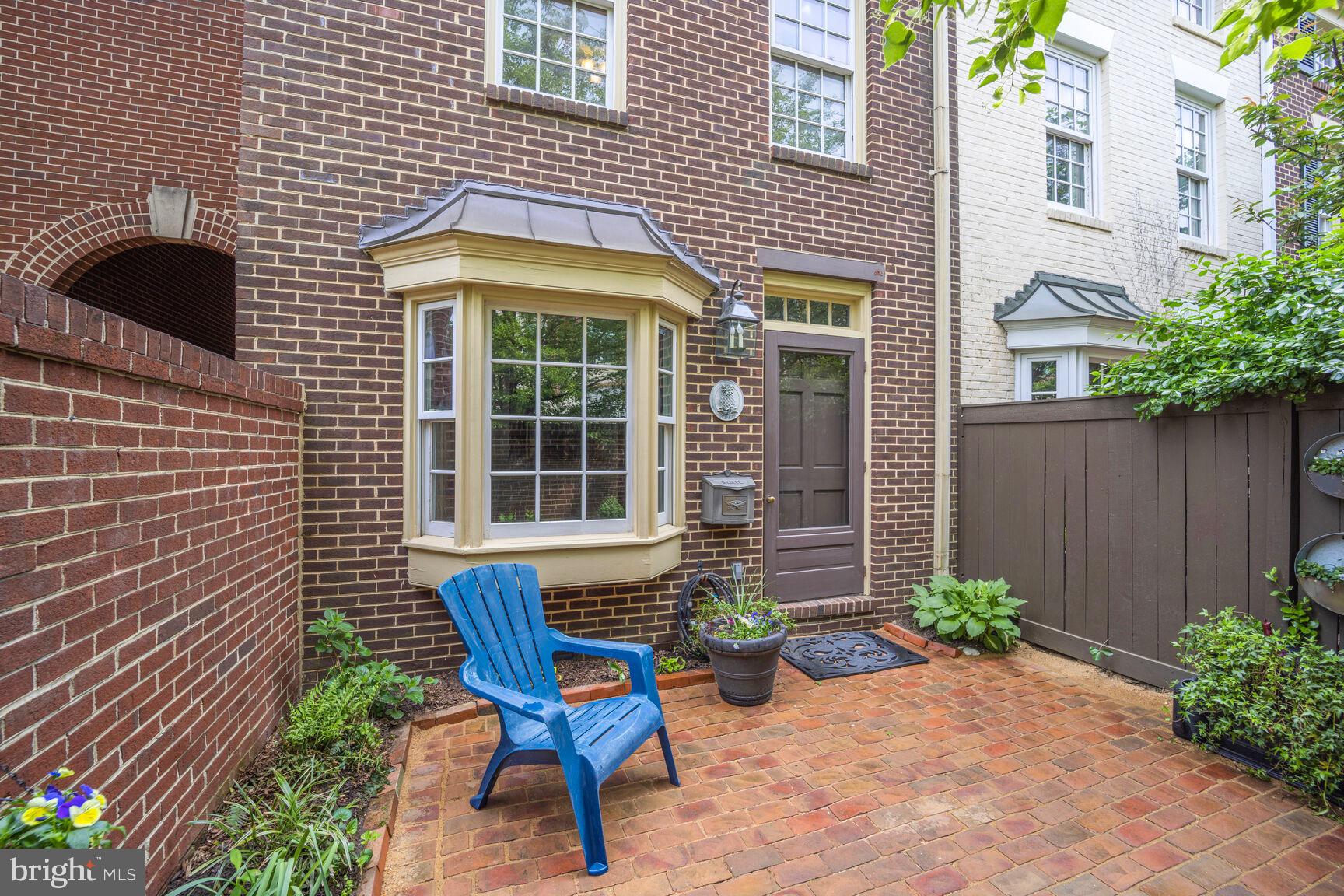 SHAD ROW - Residential Lease