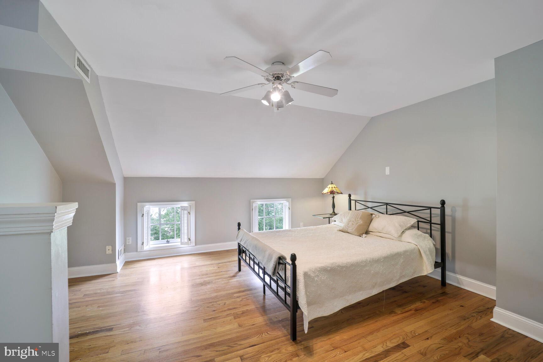 SHAD ROW - Residential Lease