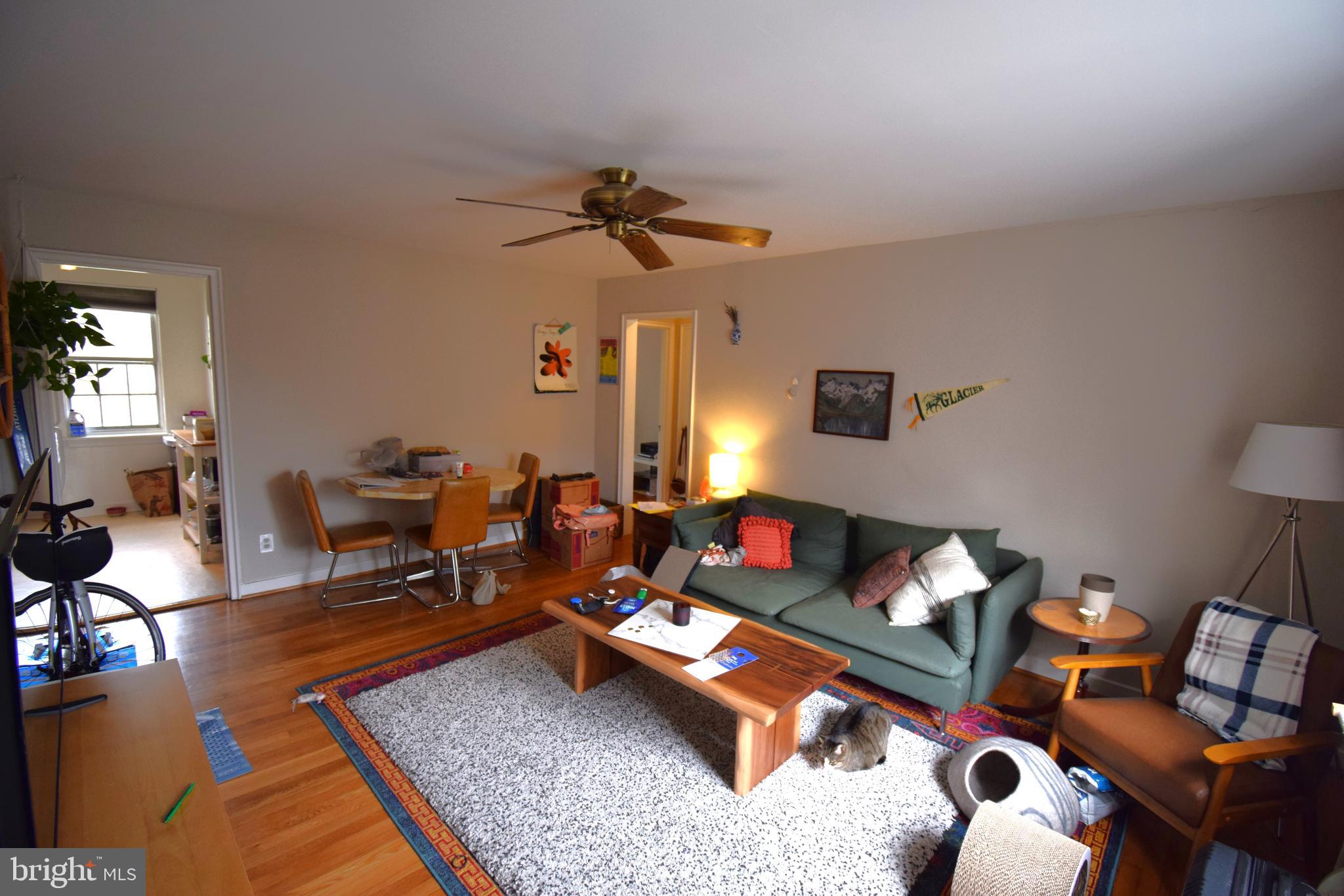 Charming 1 bedroom located in the Del Ray community of Auburn Village. Minutes from Washington DC, Pentagon and Old Town Alexandria. Beautiful hardwood floors, routine shuttle service, walking distance to many shops. Upgraded Kitchen and Bathroom. Pets case by case! Available June 1st!