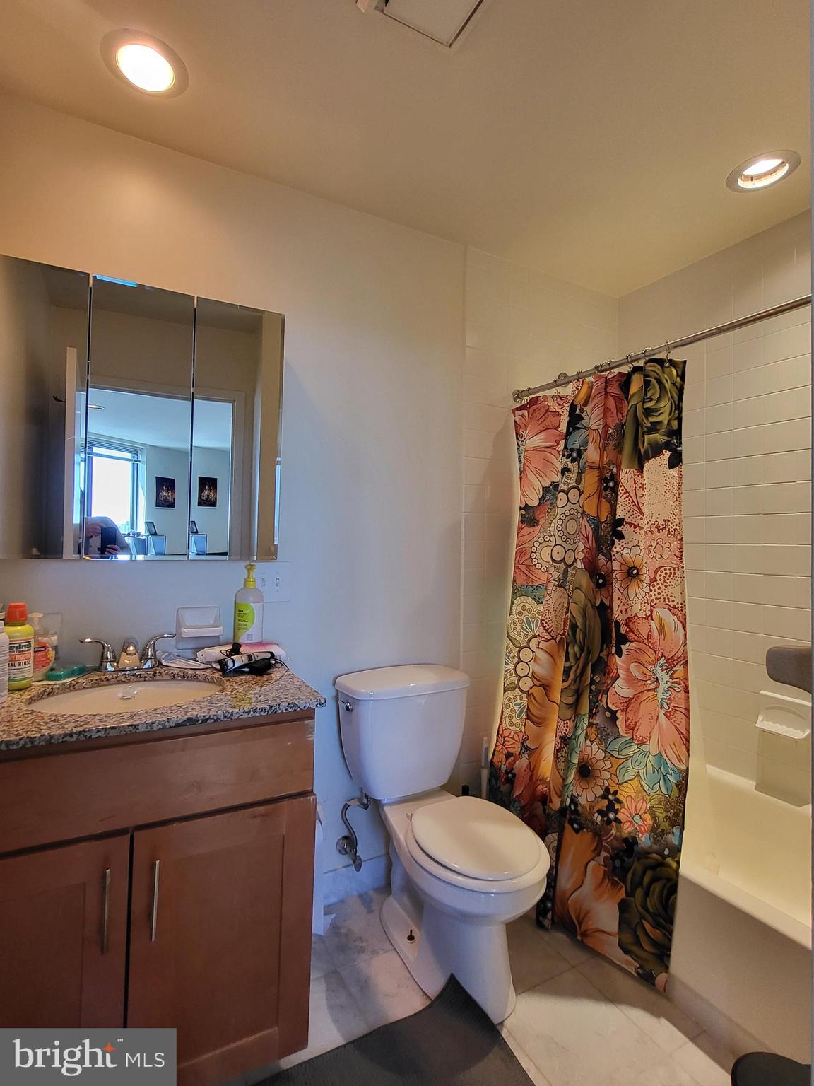 AVENUE OF THE ARTS - Residential Lease