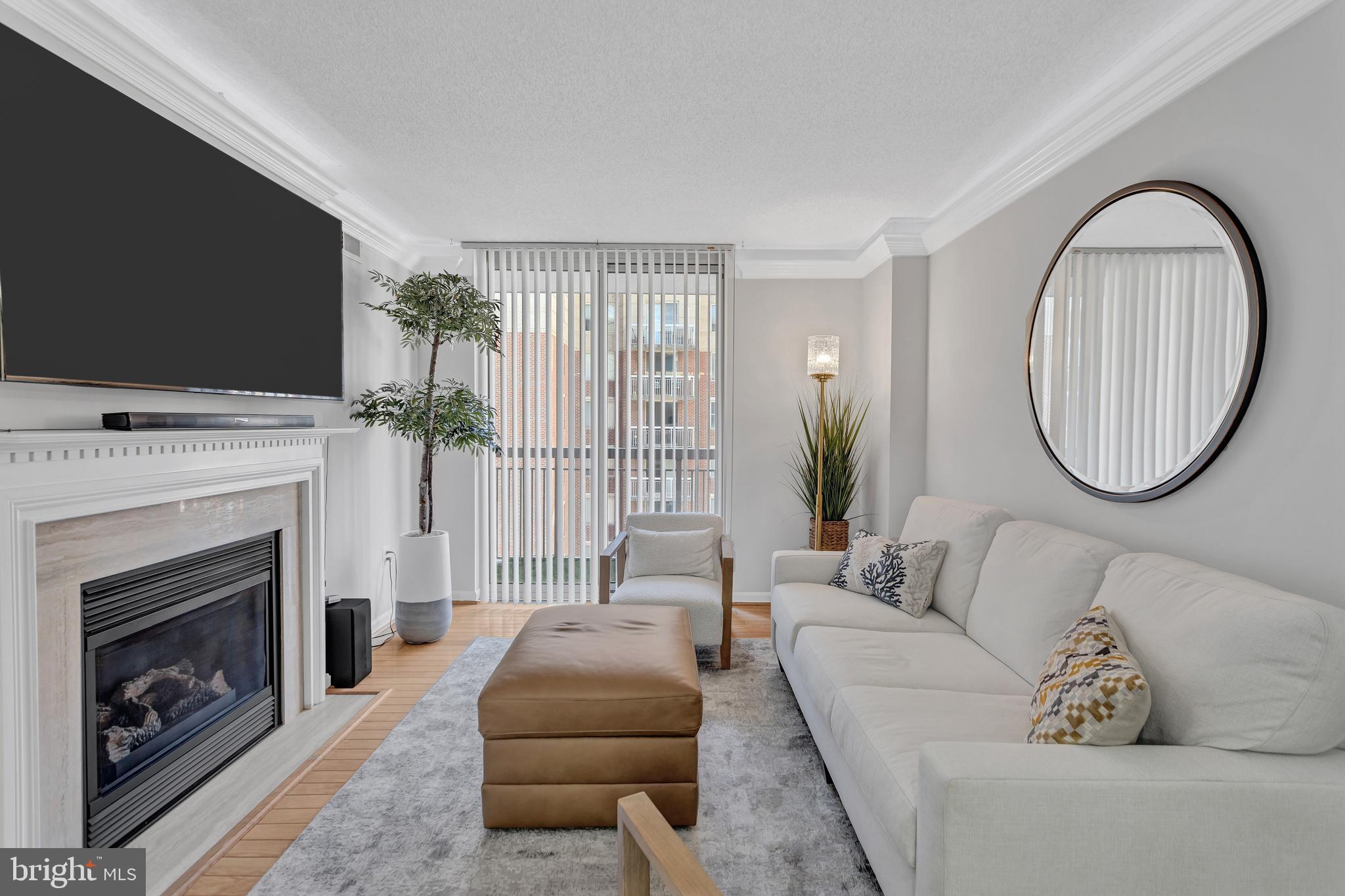 LEXINGTON SQUARE - Residential