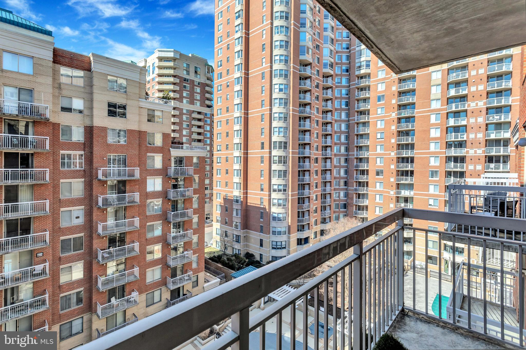 LEXINGTON SQUARE - Residential