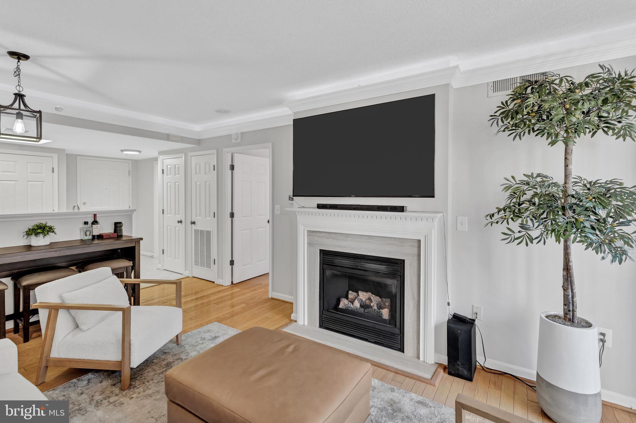 LEXINGTON SQUARE - Residential