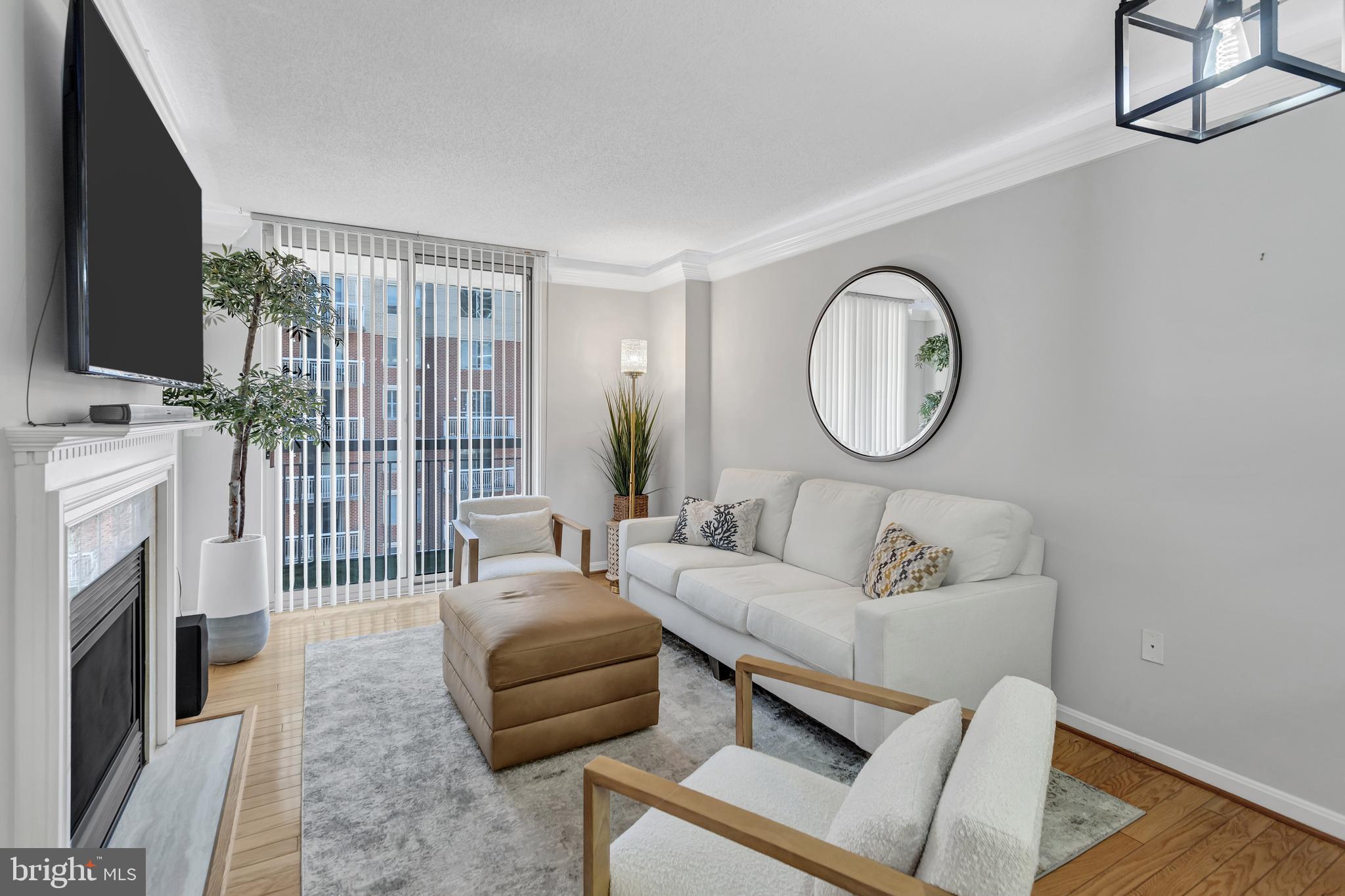 LEXINGTON SQUARE - Residential