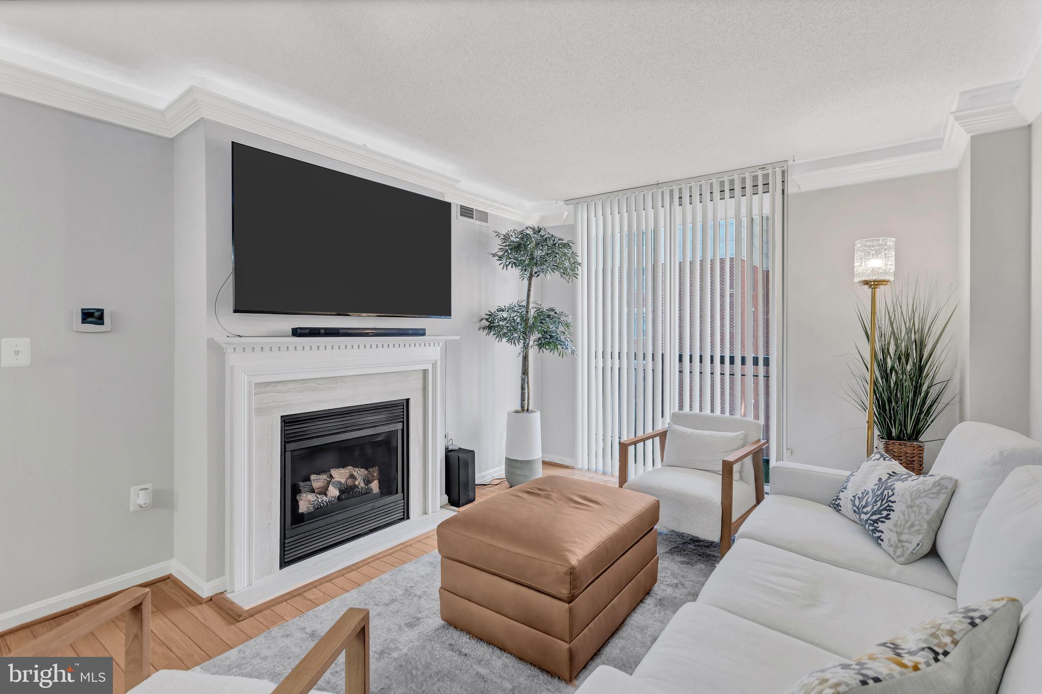 LEXINGTON SQUARE - Residential