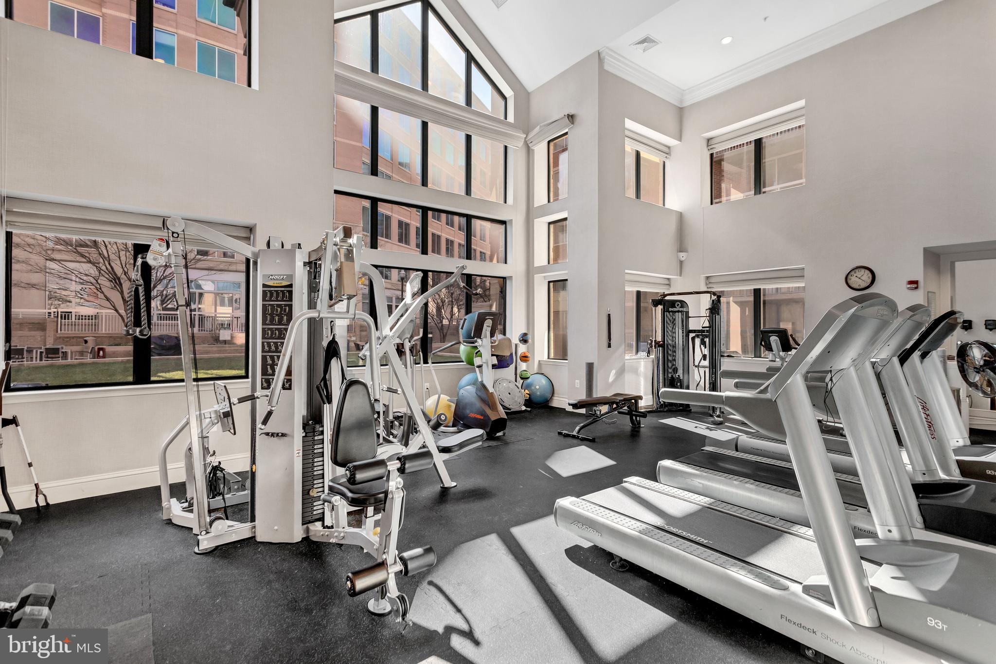 LEXINGTON SQUARE - Residential