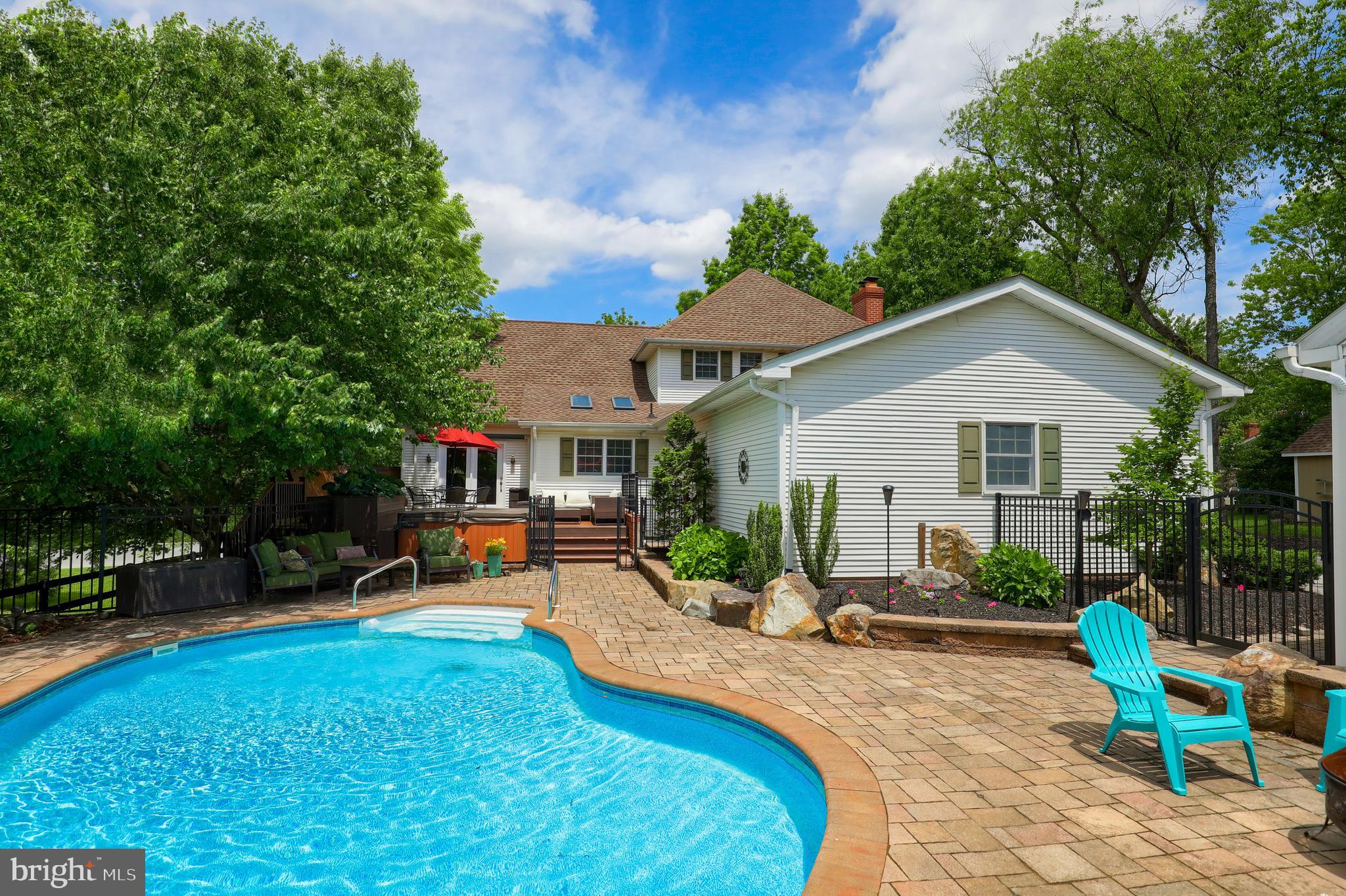SUNSET LANE - Residential