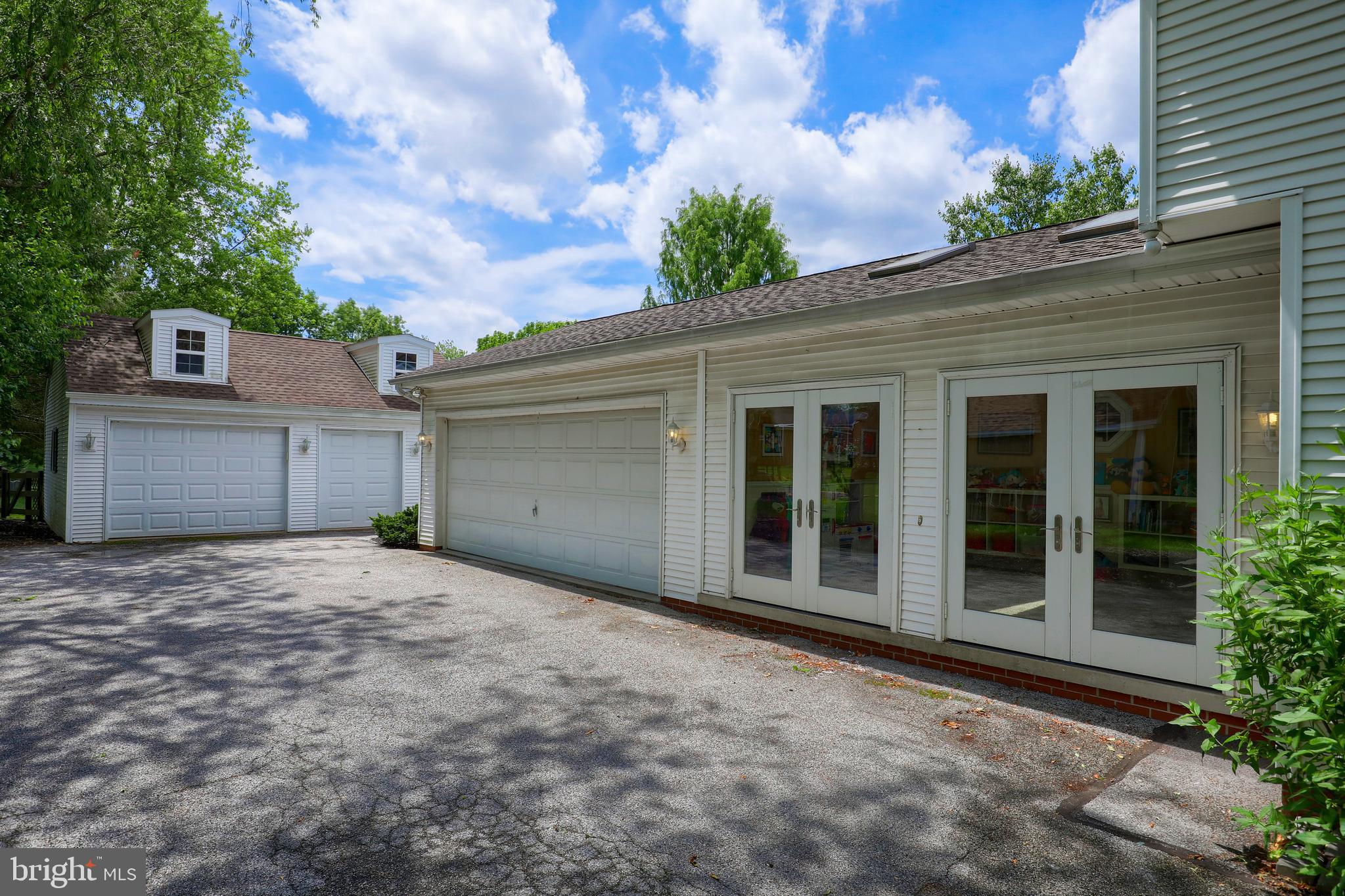 SUNSET LANE - Residential