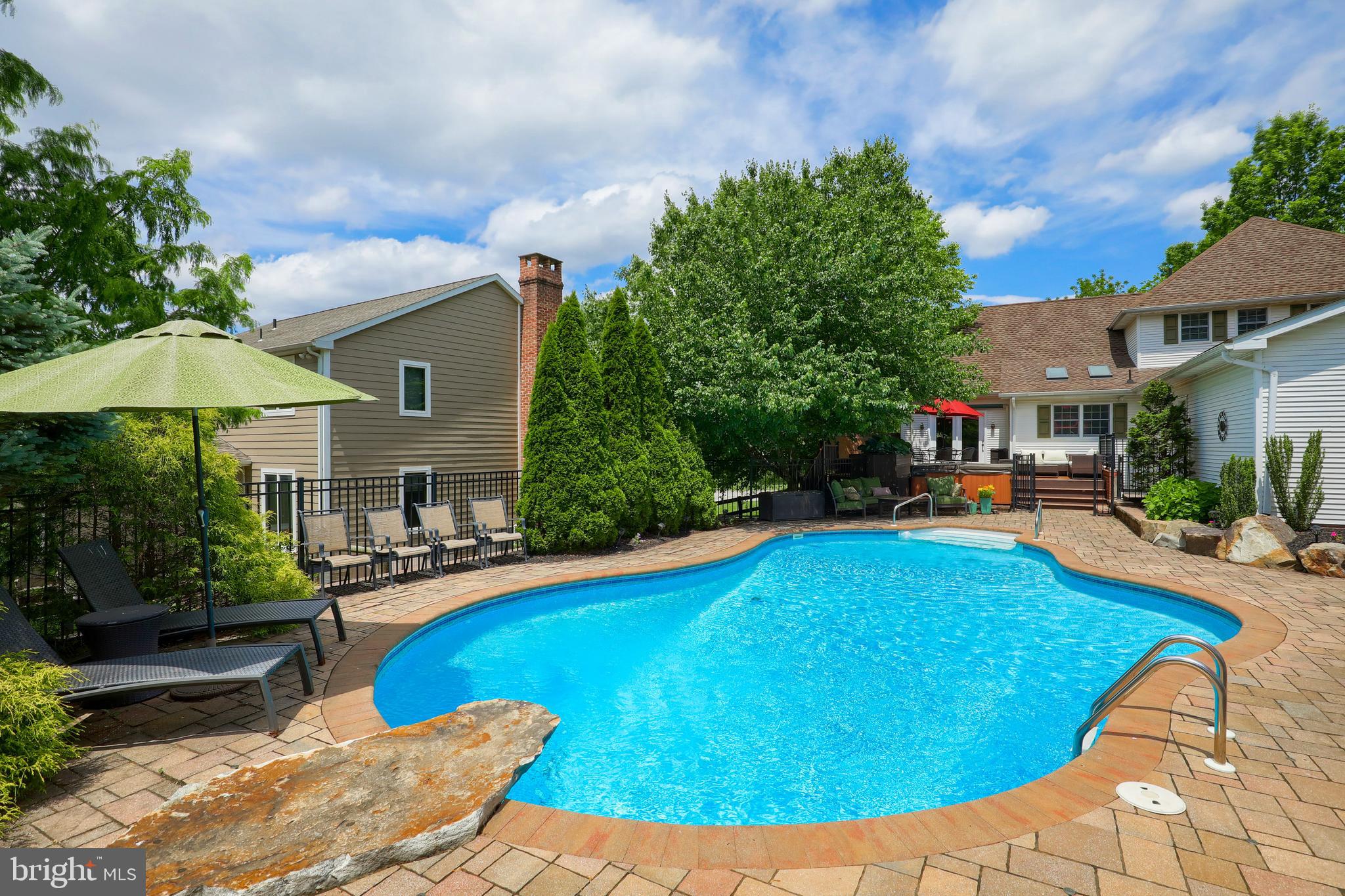 SUNSET LANE - Residential