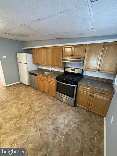 PORT RICHMOND - Residential Lease