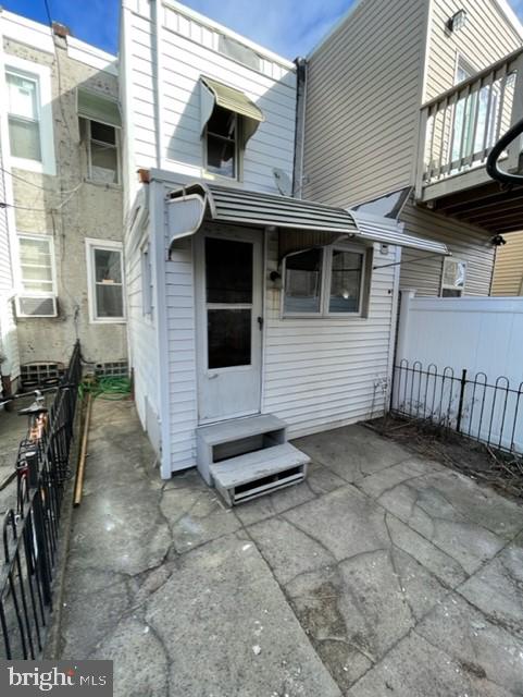 PORT RICHMOND - Residential Lease