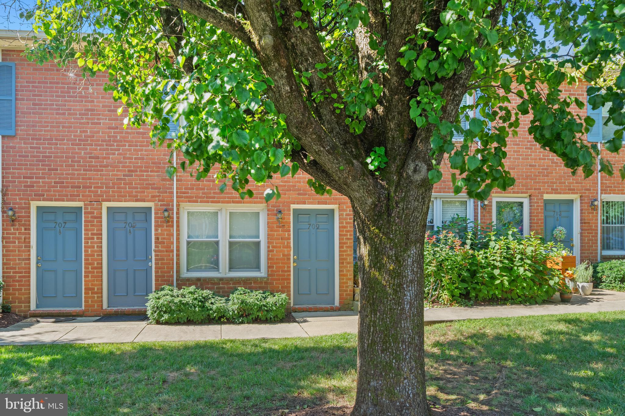 DUTCH GLEN CONDO - Residential