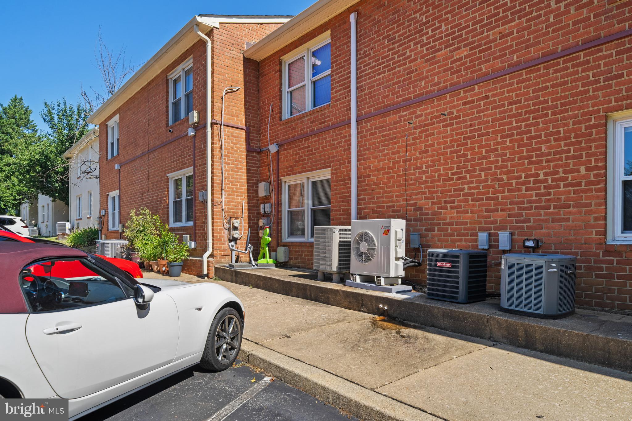 DUTCH GLEN CONDO - Residential