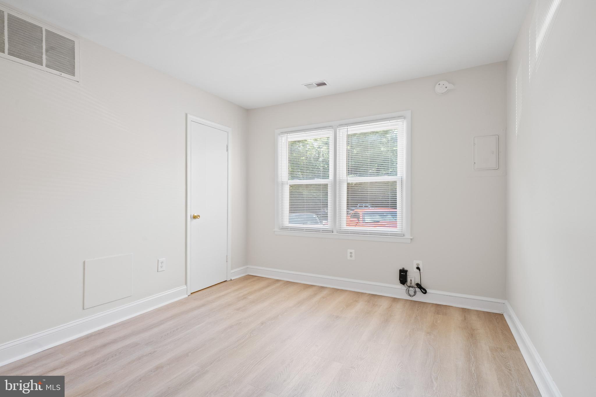 DUTCH GLEN CONDO - Residential