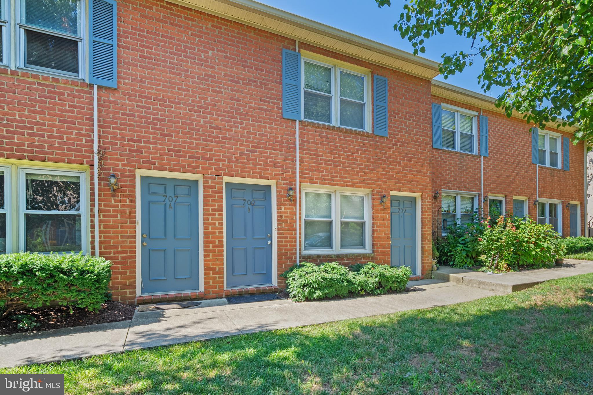 DUTCH GLEN CONDO - Residential