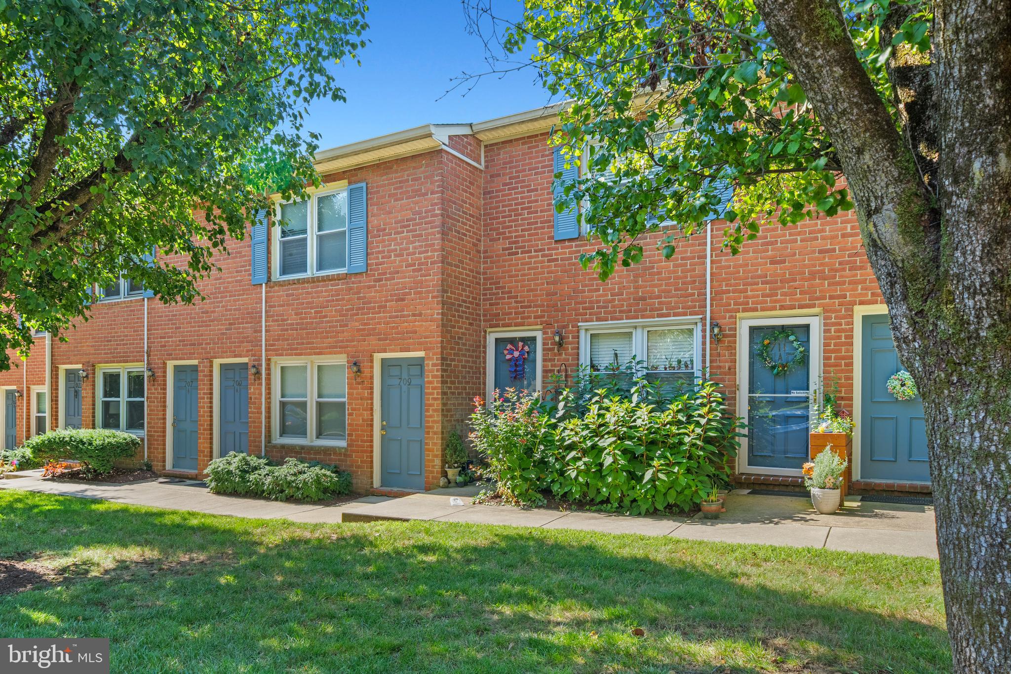 DUTCH GLEN CONDO - Residential