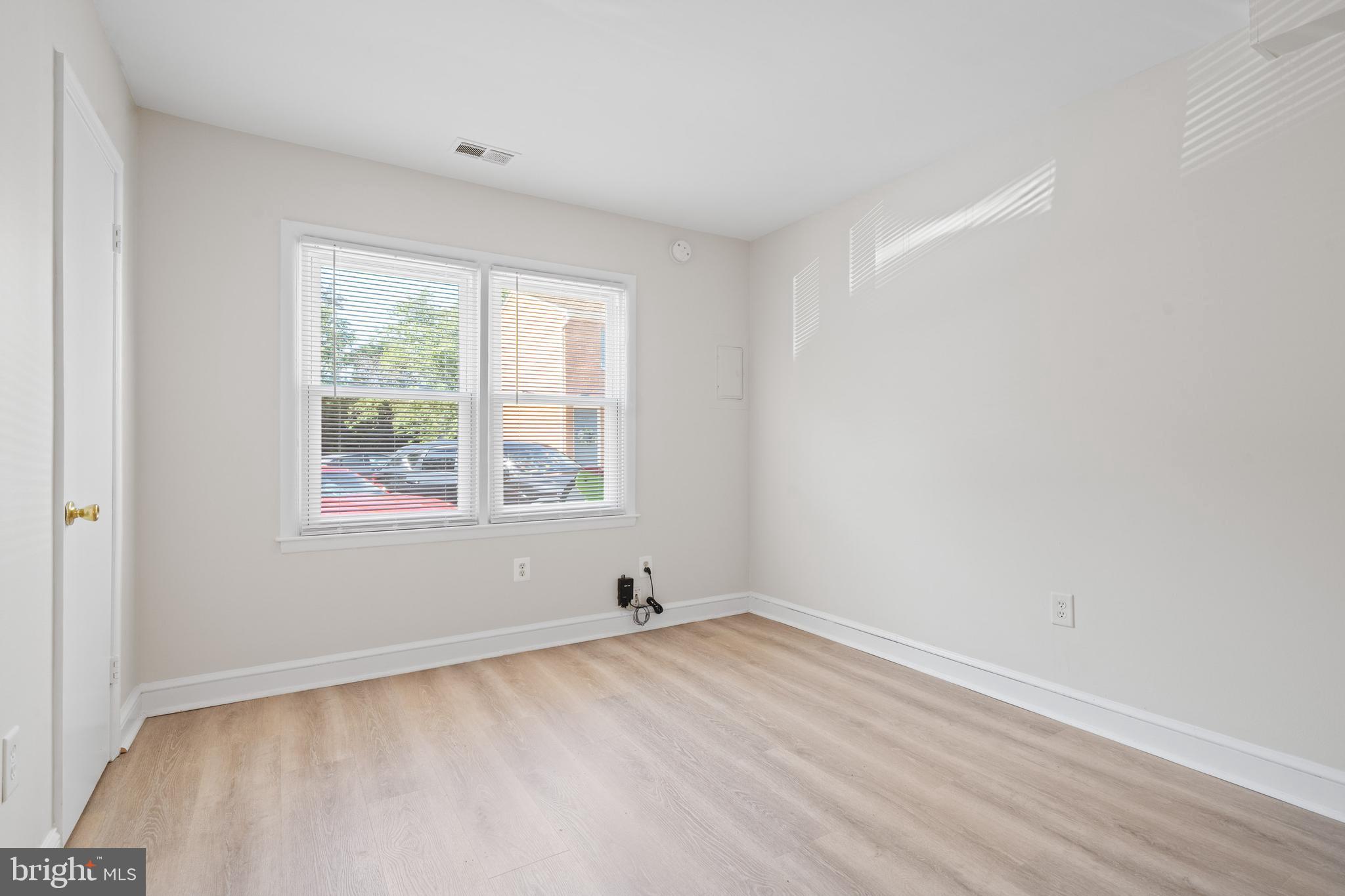 DUTCH GLEN CONDO - Residential