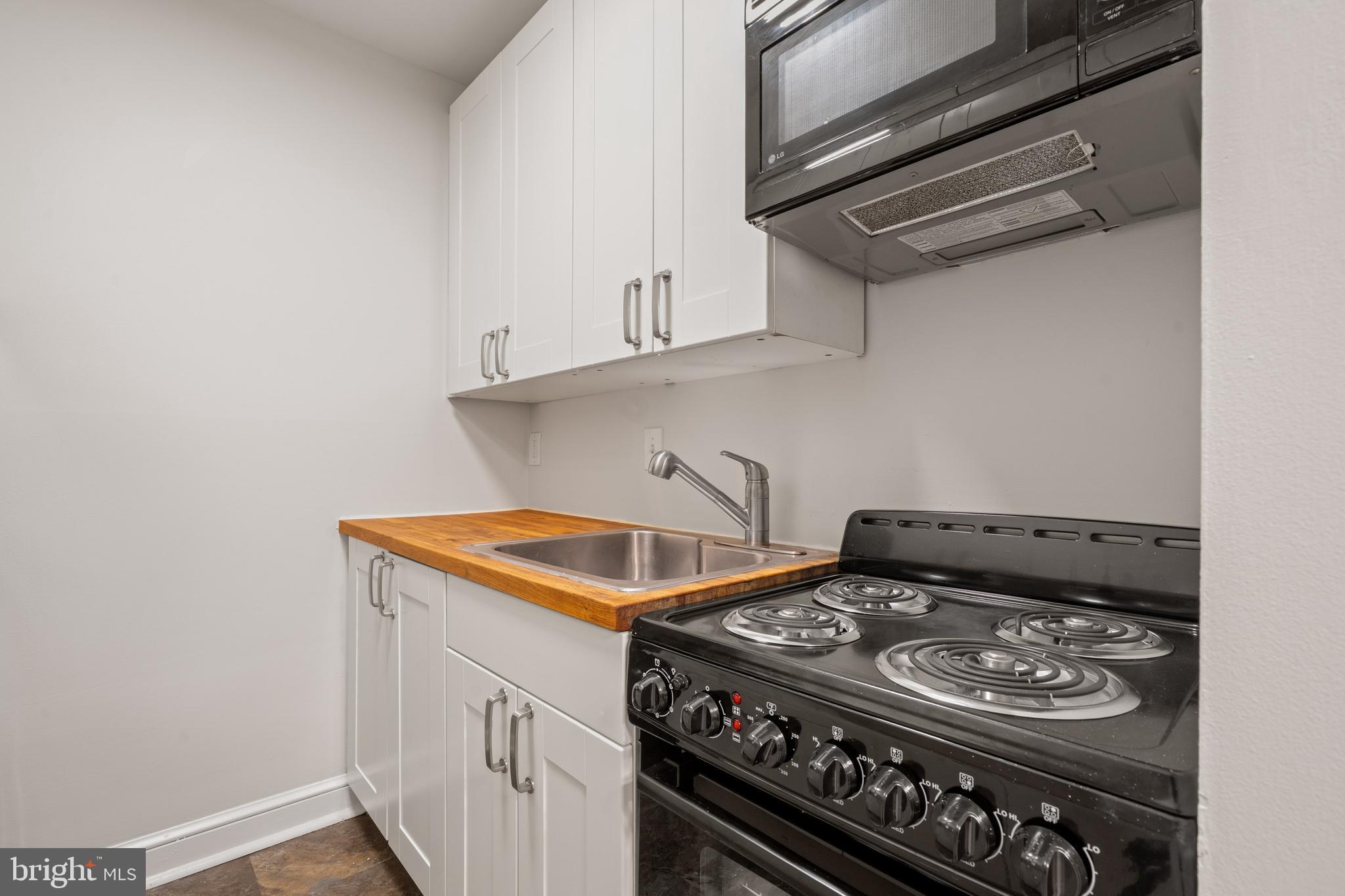 DUTCH GLEN CONDO - Residential